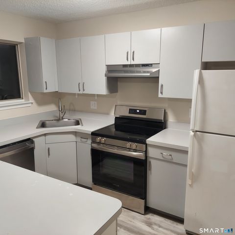 Photo of 925 Oronoke Road #100B, Waterbury, CT 06708 (MLS # 24157995)