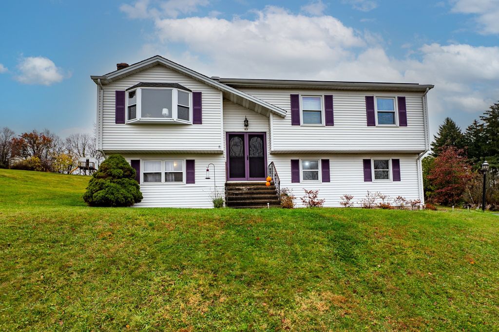 Photo of 52 Cimarron Road, Middletown, CT 06457 (MLS # 24138139)