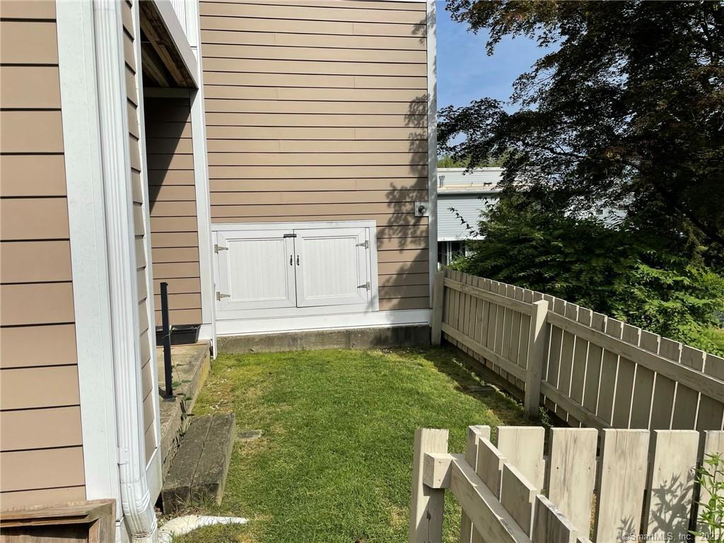 Ridgefield, Connecticut 06877, United States, 2 Bedrooms Bedrooms, ,1 BathroomBathrooms,Residential,Active,249658