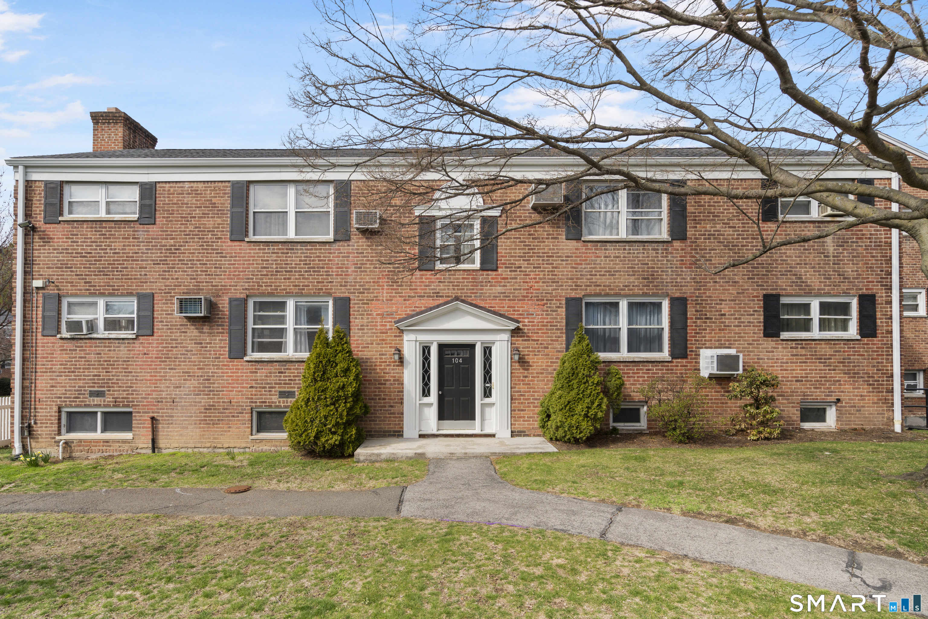 104 Strawberry Hill Avenue 1