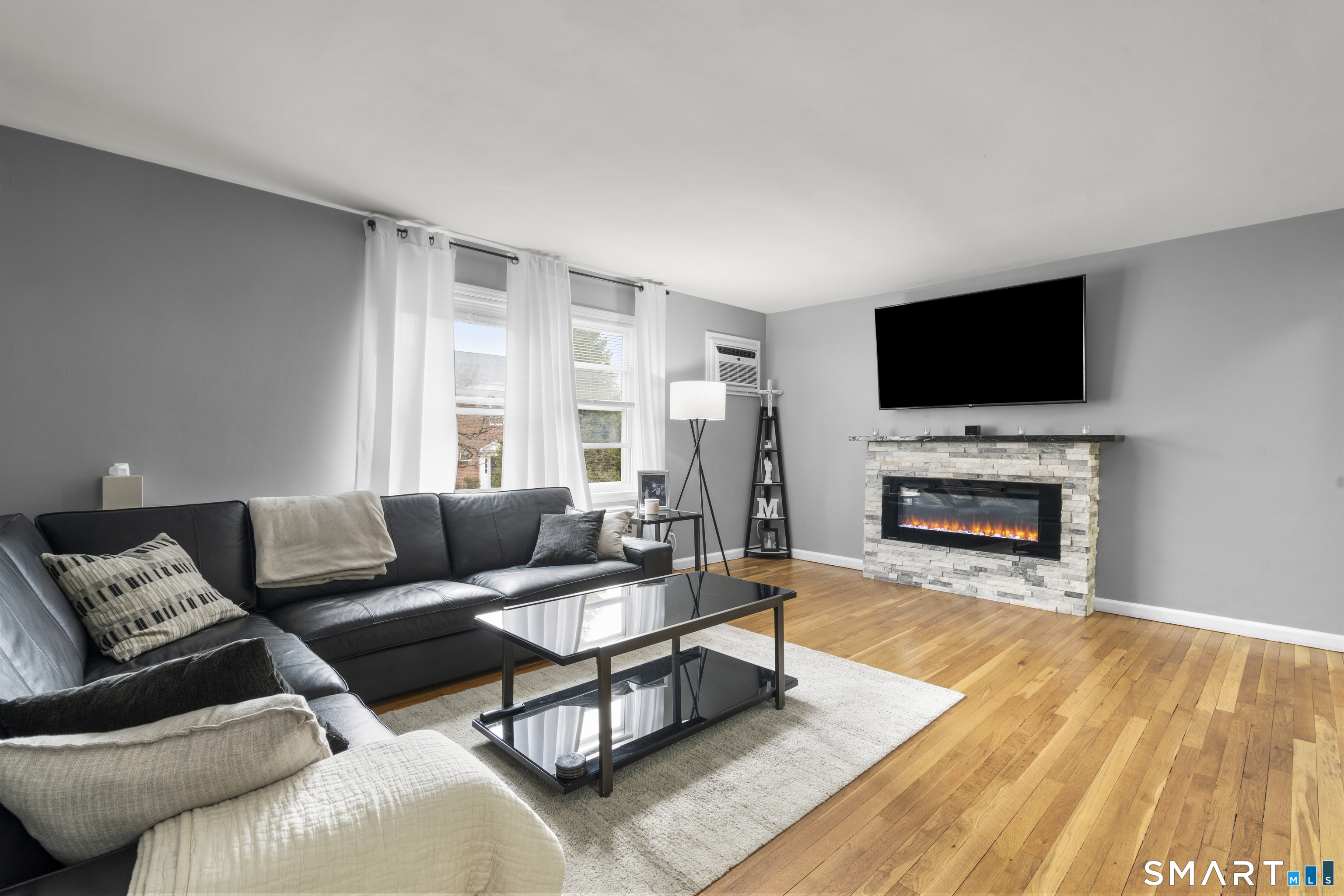 104 Strawberry Hill Avenue 1