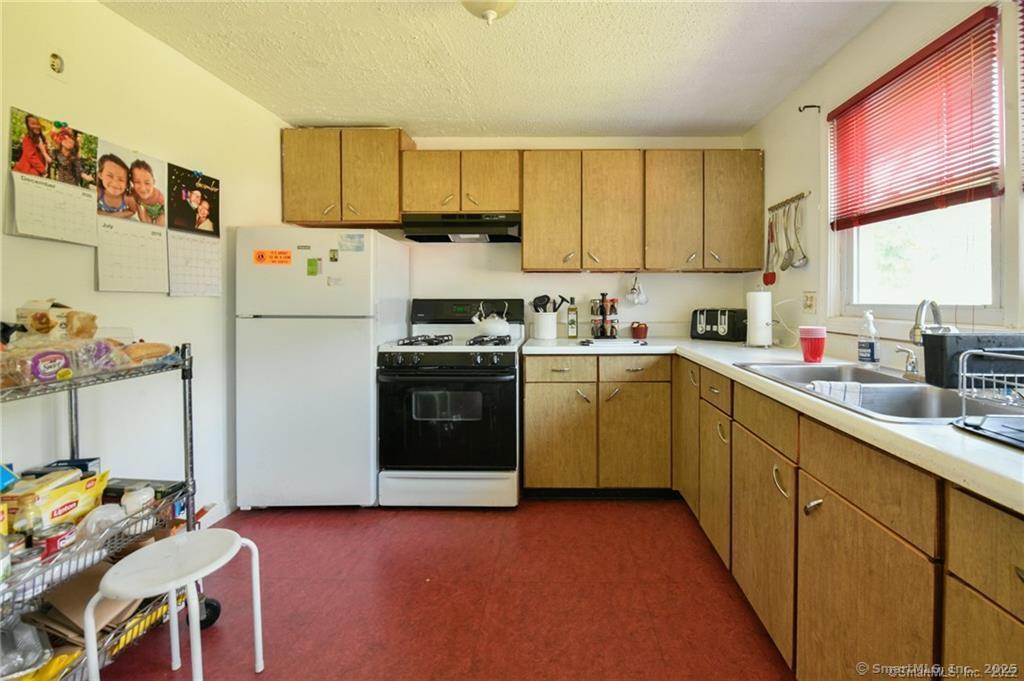 245 Cherry Avenue #B16, Watertown, Connecticut image 8