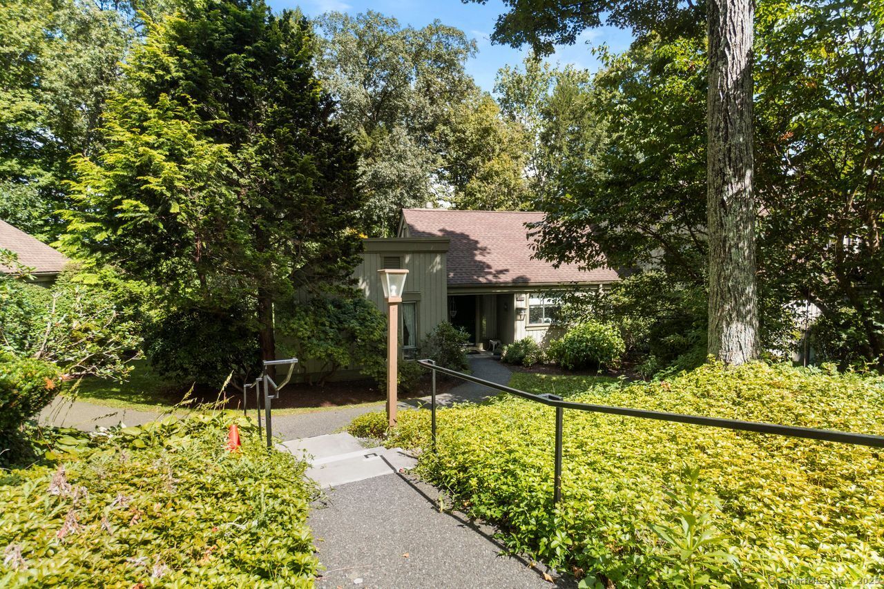 277 Heritage Village A