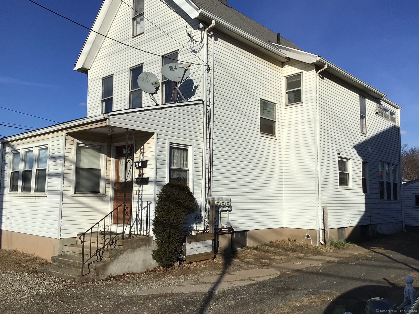 Rental Property at Dixwell Avenue 1, Hamden, Connecticut - Bedrooms: 3 
Bathrooms: 1 
Rooms: 7  - $1,850 MO.