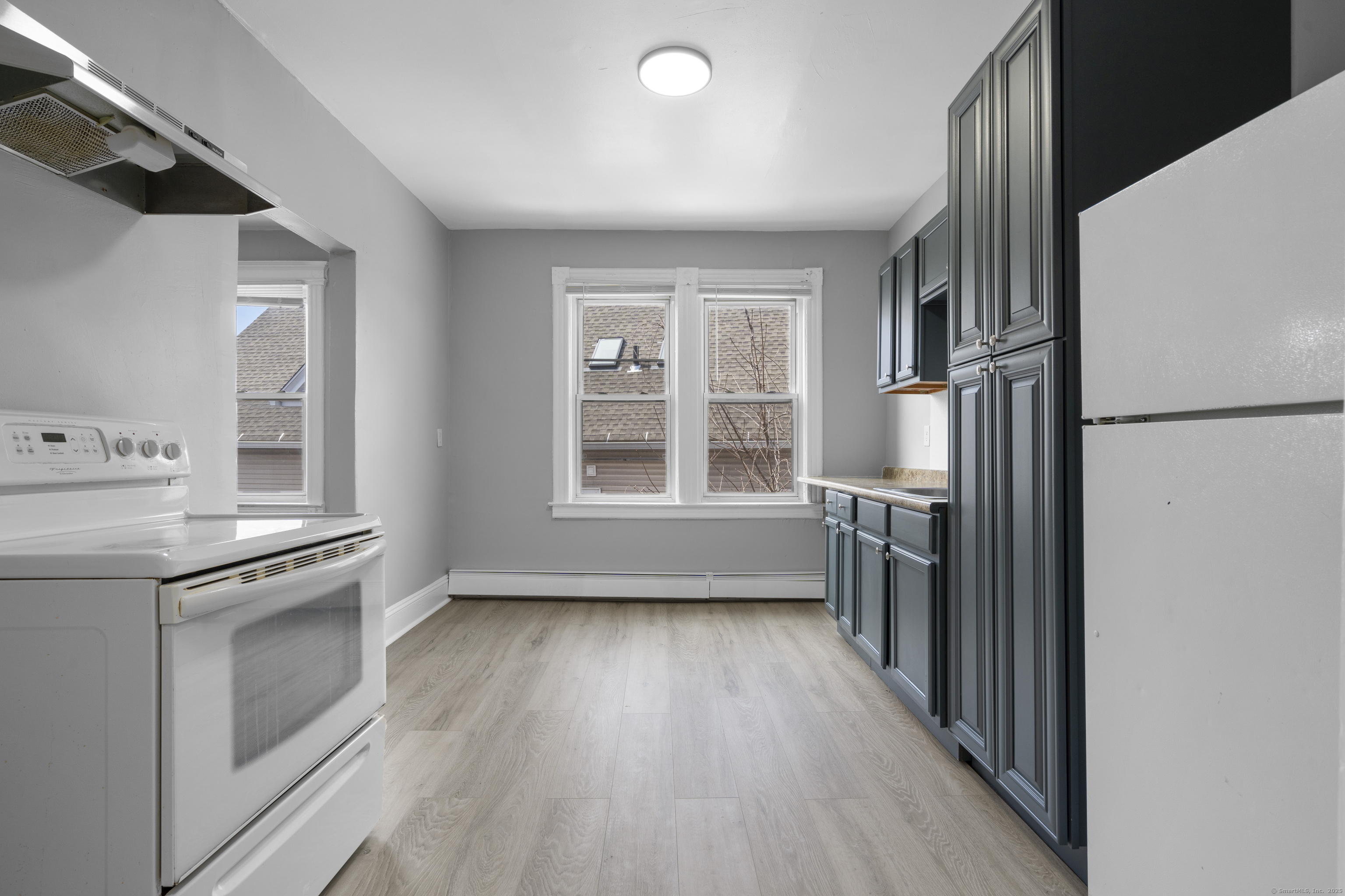 Rental Property at Mather Street 3-W, Hartford, Connecticut - Bedrooms: 3 
Bathrooms: 2 
Rooms: 30  - $2,100 MO.