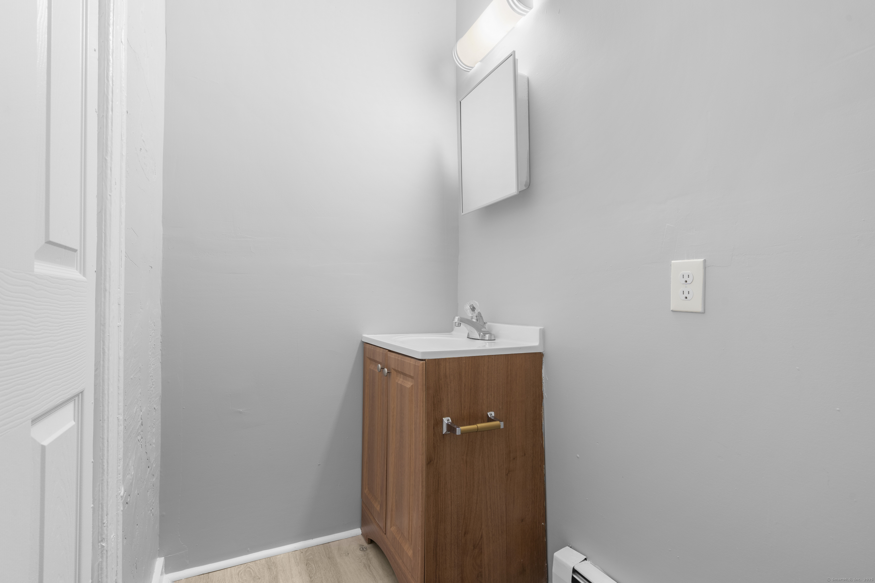 Hartford, Connecticut 06112, United States, 3 Bedrooms Bedrooms, ,2 BathroomsBathrooms,Residential,Active,110490