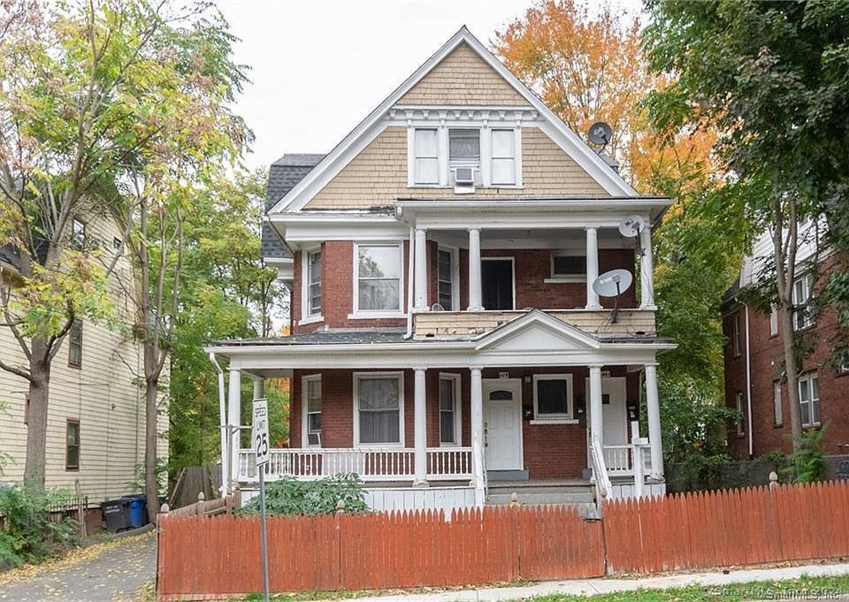 Rental Property at 479 Edgewood Street, Hartford, Connecticut - Bedrooms: 3 
Bathrooms: 1 
Rooms: 5  - $1,850 MO.