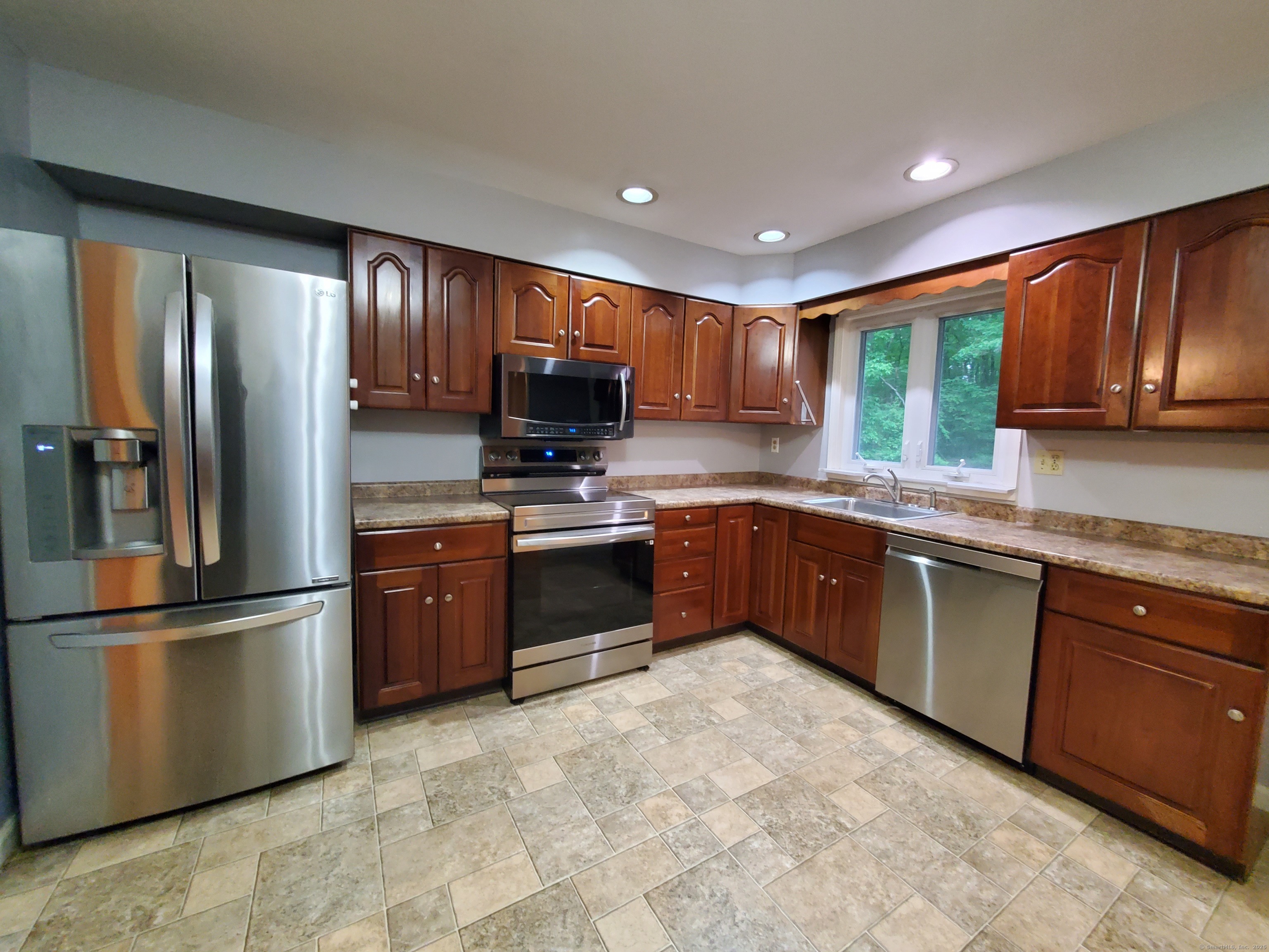176 Hanover Road, Newtown, Connecticut image 3
