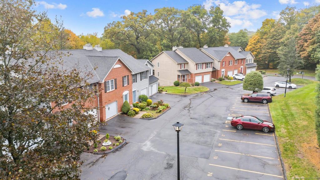 Photo of 98 Crown Ridge, Newington, CT 06111 (MLS # 24133607)