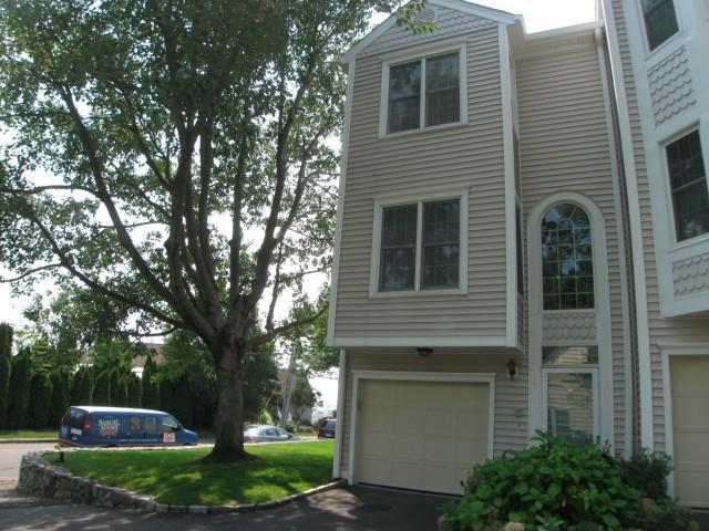 Photo 1 of 74 Bywatyr Lane 74, Bridgeport, Connecticut, $2,200, Web #: 99116764