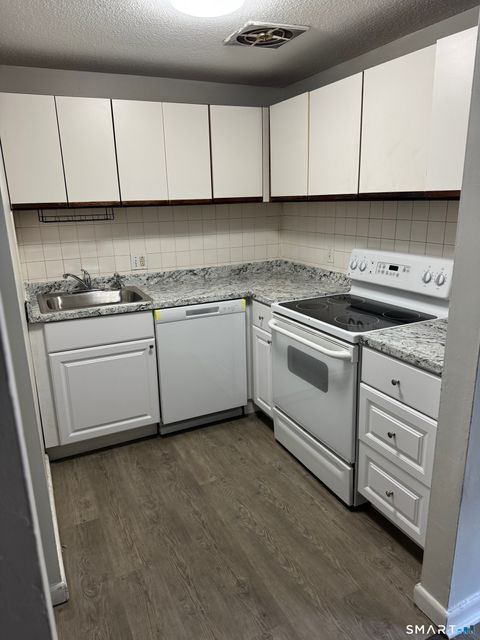 Tiny photo for 32 Burgundy Hill Lane #32, Middletown, CT 06457 (MLS # 24147489)