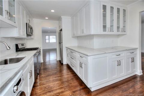 Photo of 245 Unquowa Road #APT 130, Fairfield, CT 06824 (MLS # 24157868)