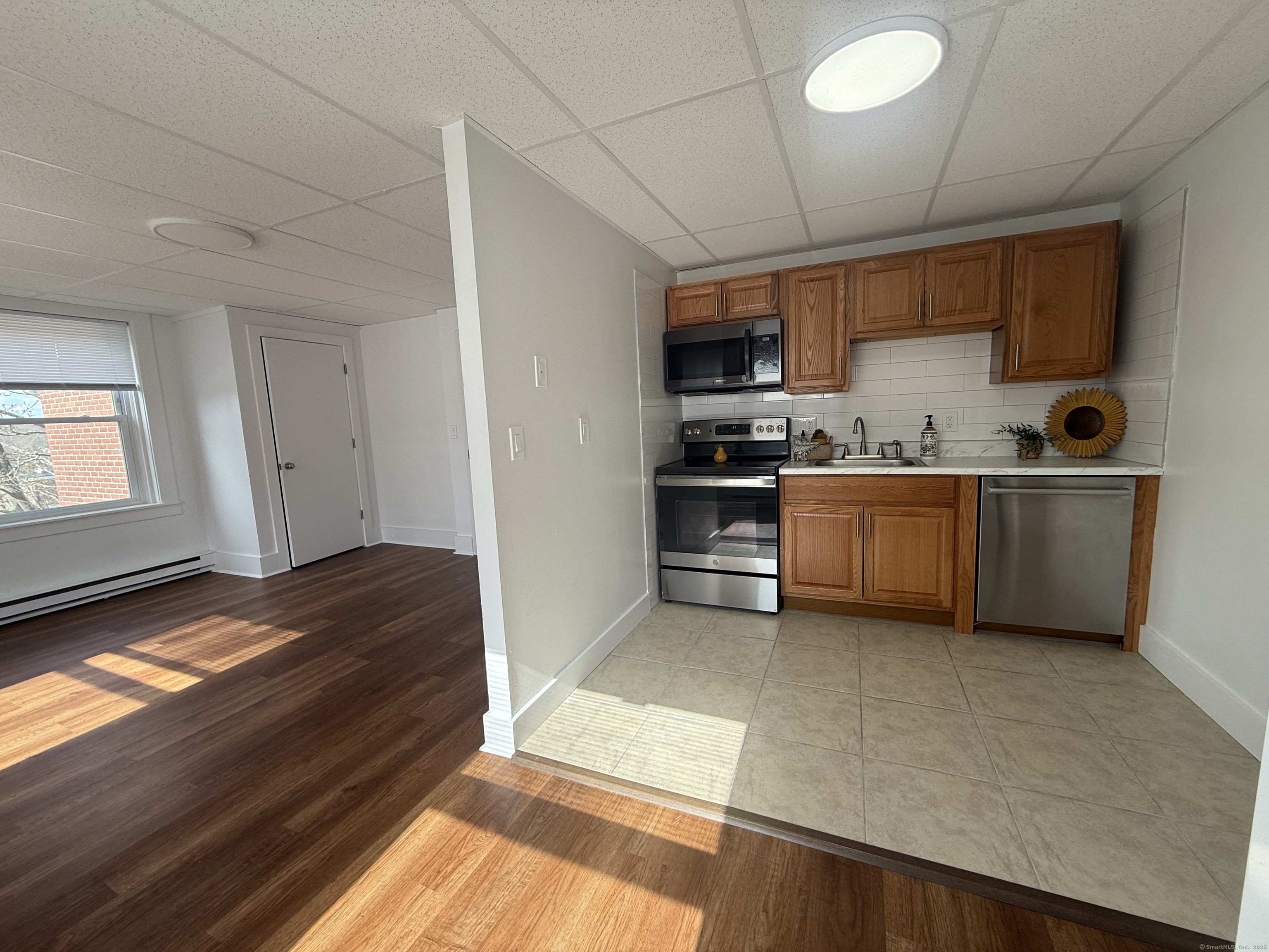 Rental Property at Garfield Avenue 22, New London, Connecticut - Bedrooms: 1 
Bathrooms: 1 
Rooms: 4  - $1,350 MO.