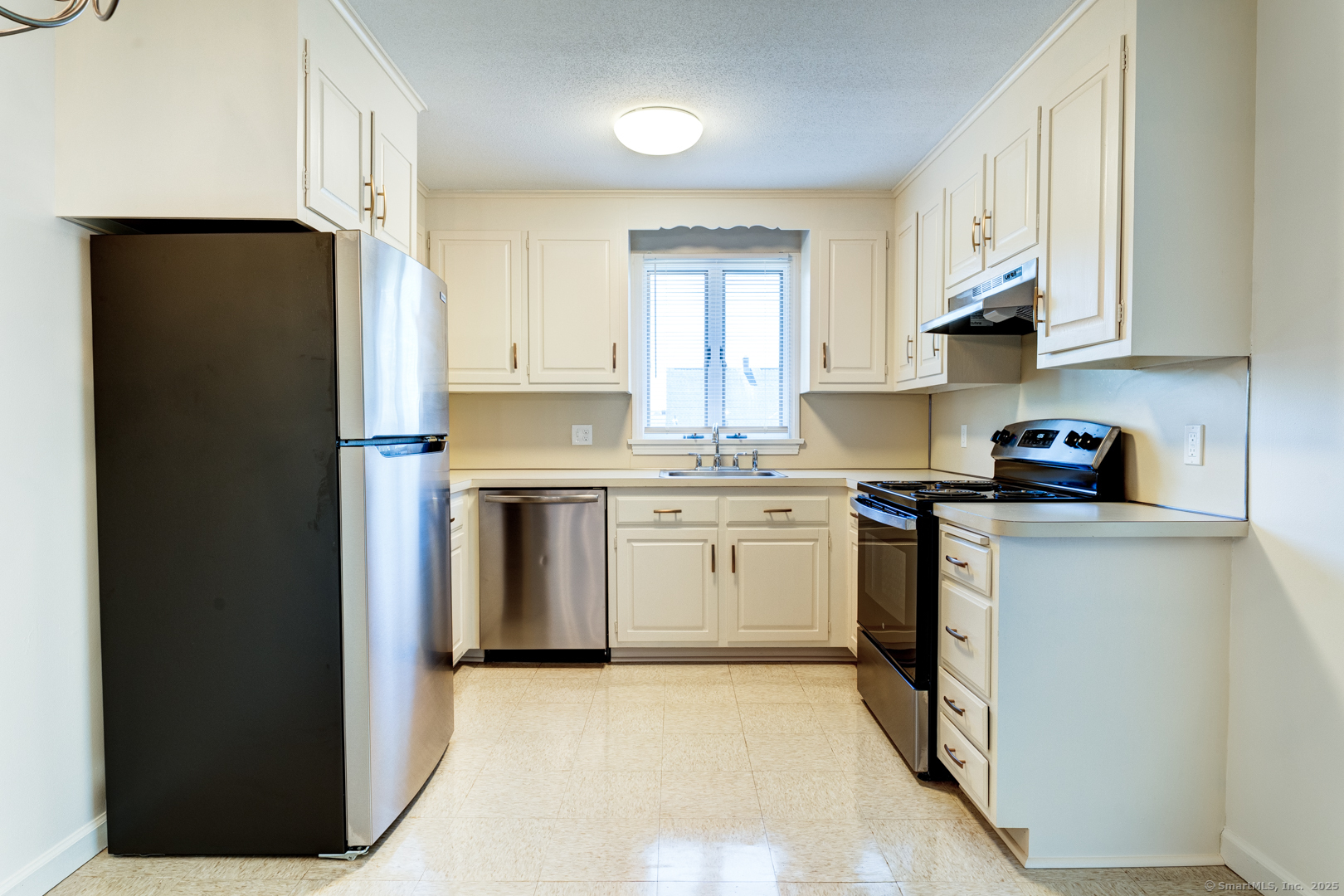 Oak Street 22, Middletown, Connecticut - 1 Bedrooms  
1 Bathrooms  
3 Rooms - 