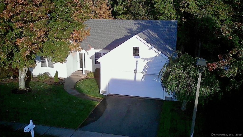 Photo of 142 Greenview Terrace, Middletown, CT 06457 (MLS # 24134659)