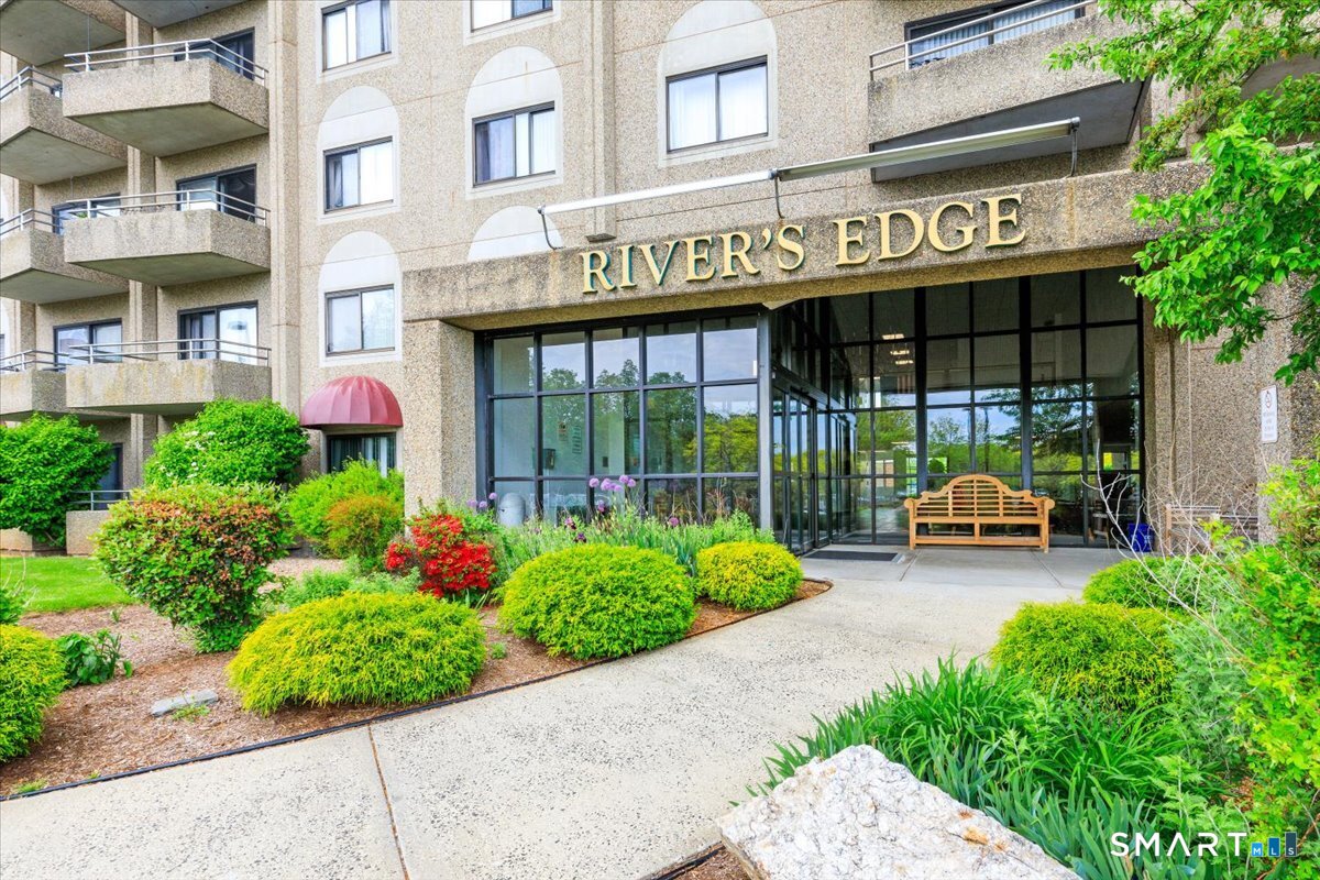 111 Dekoven Drive 1105