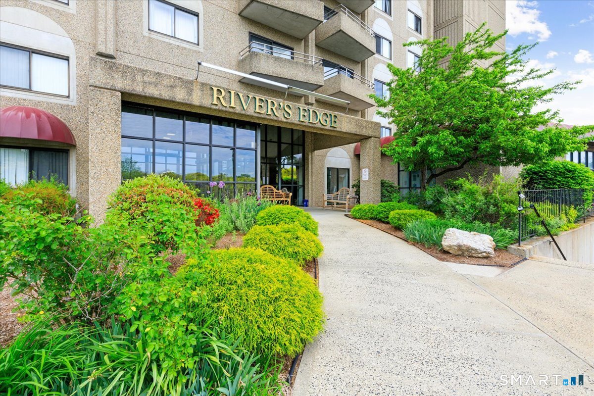 111 Dekoven Drive 1105