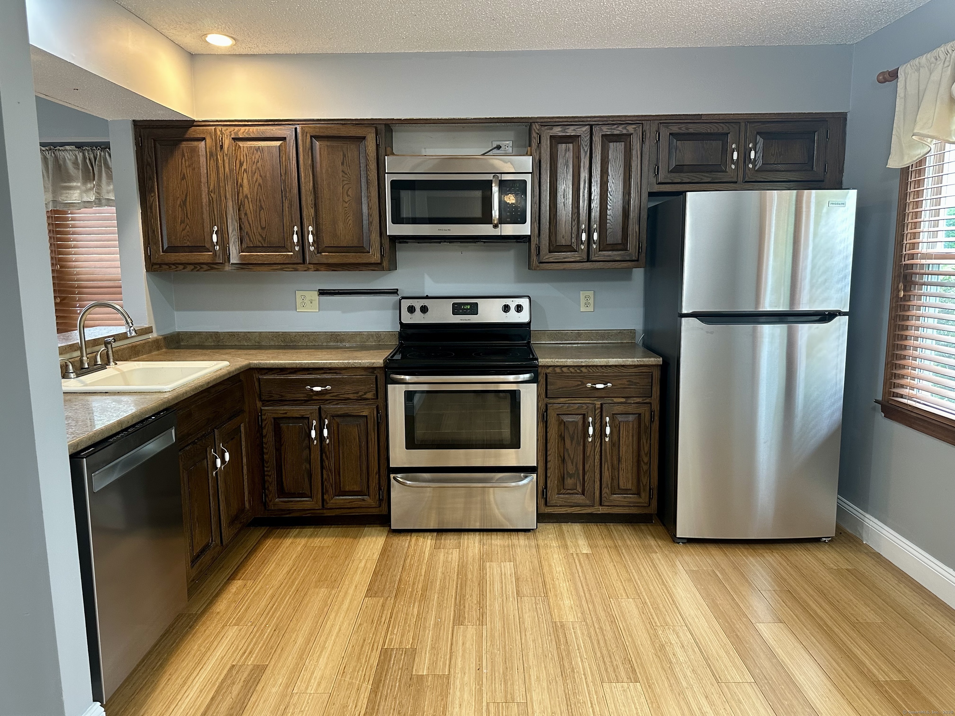 55 Mill Plain Road 6-8