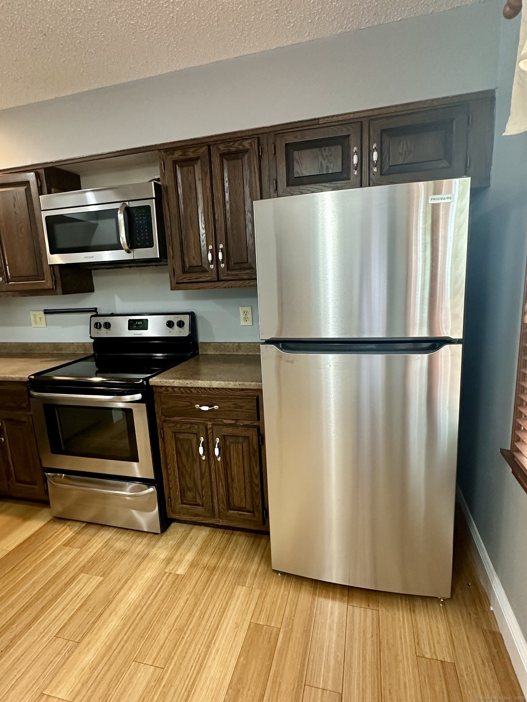 55 Mill Plain Road 6-8