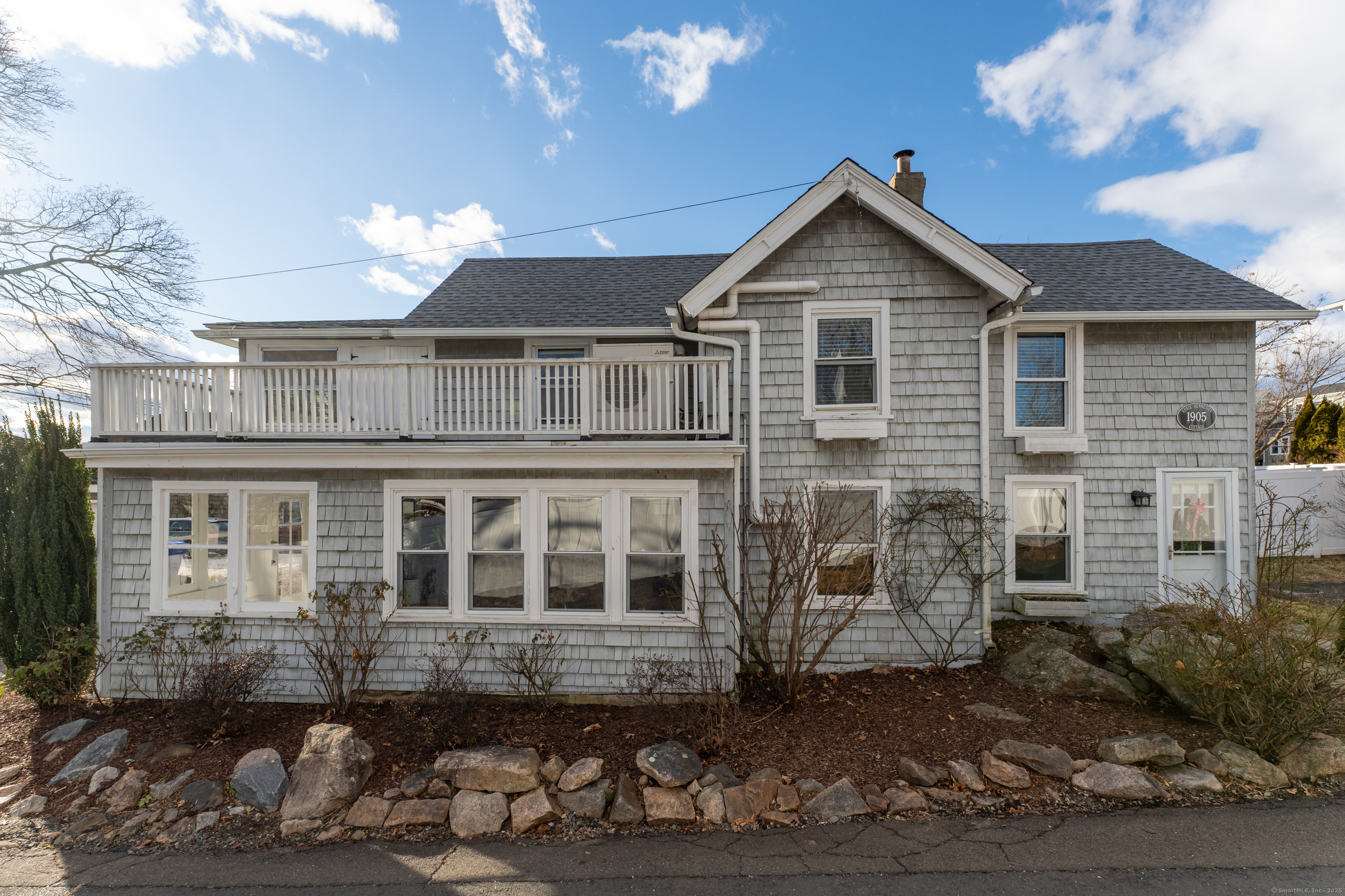 100 Beckett Avenue, Branford, Connecticut - 2 Bedrooms  
1 Bathrooms  
4 Rooms - 