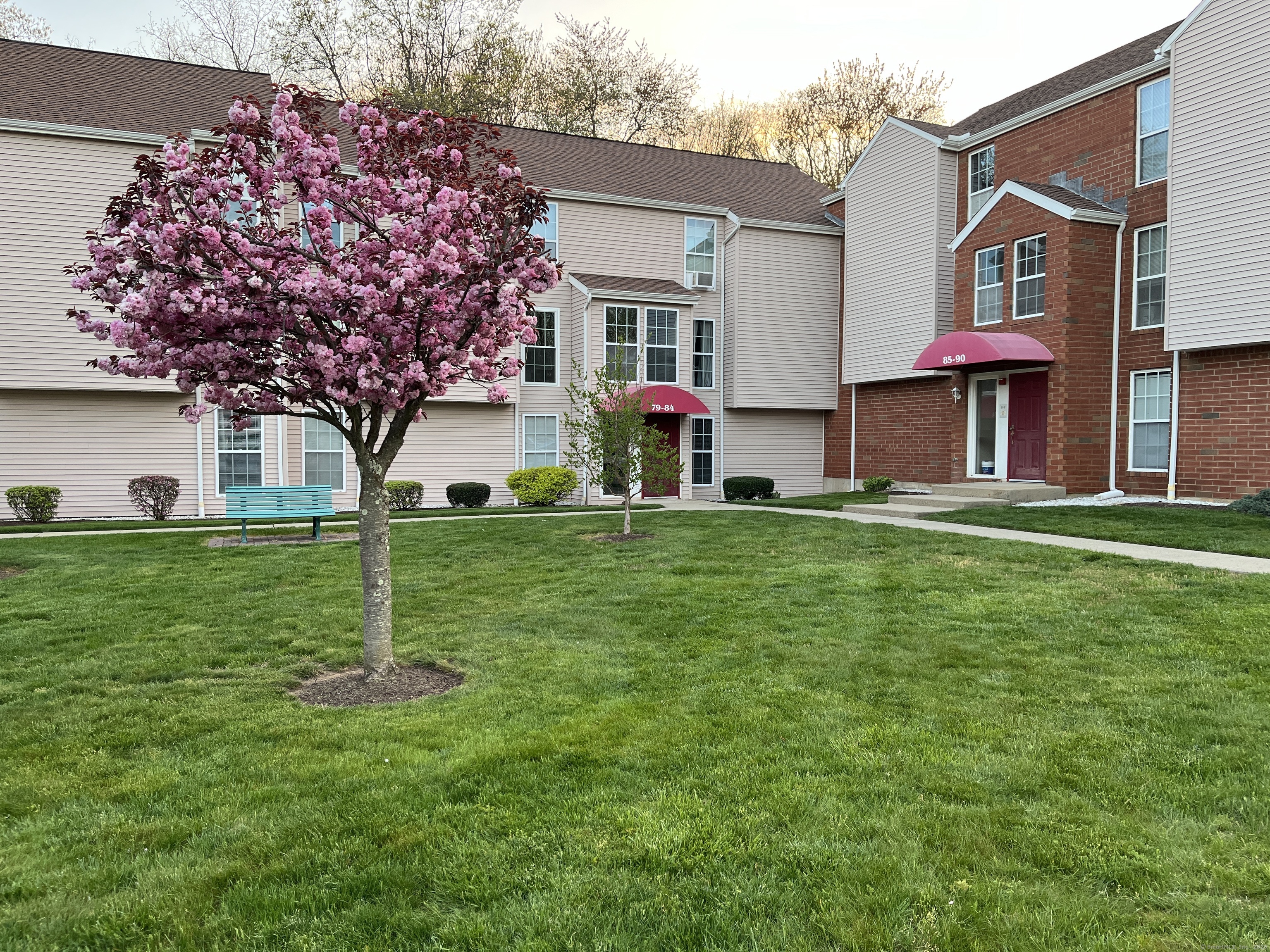 Heather Ridge 83, Shelton, Connecticut - 2 Bedrooms  
1 Bathrooms  
4 Rooms - 