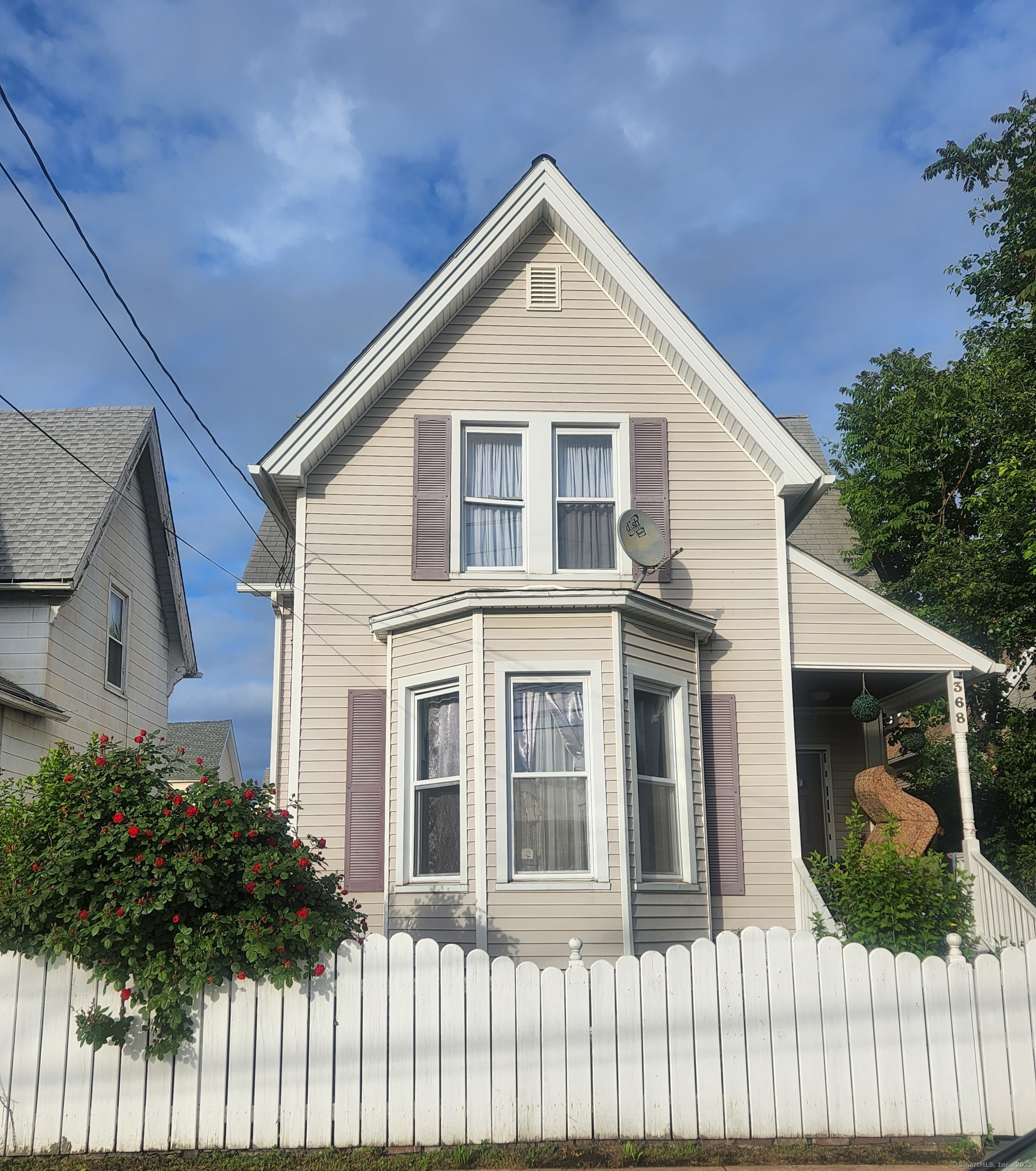 Property for Sale at Broad Street, Bridgeport, Connecticut - Bedrooms: 2 
Bathrooms: 3 
Rooms: 5  - $339,900