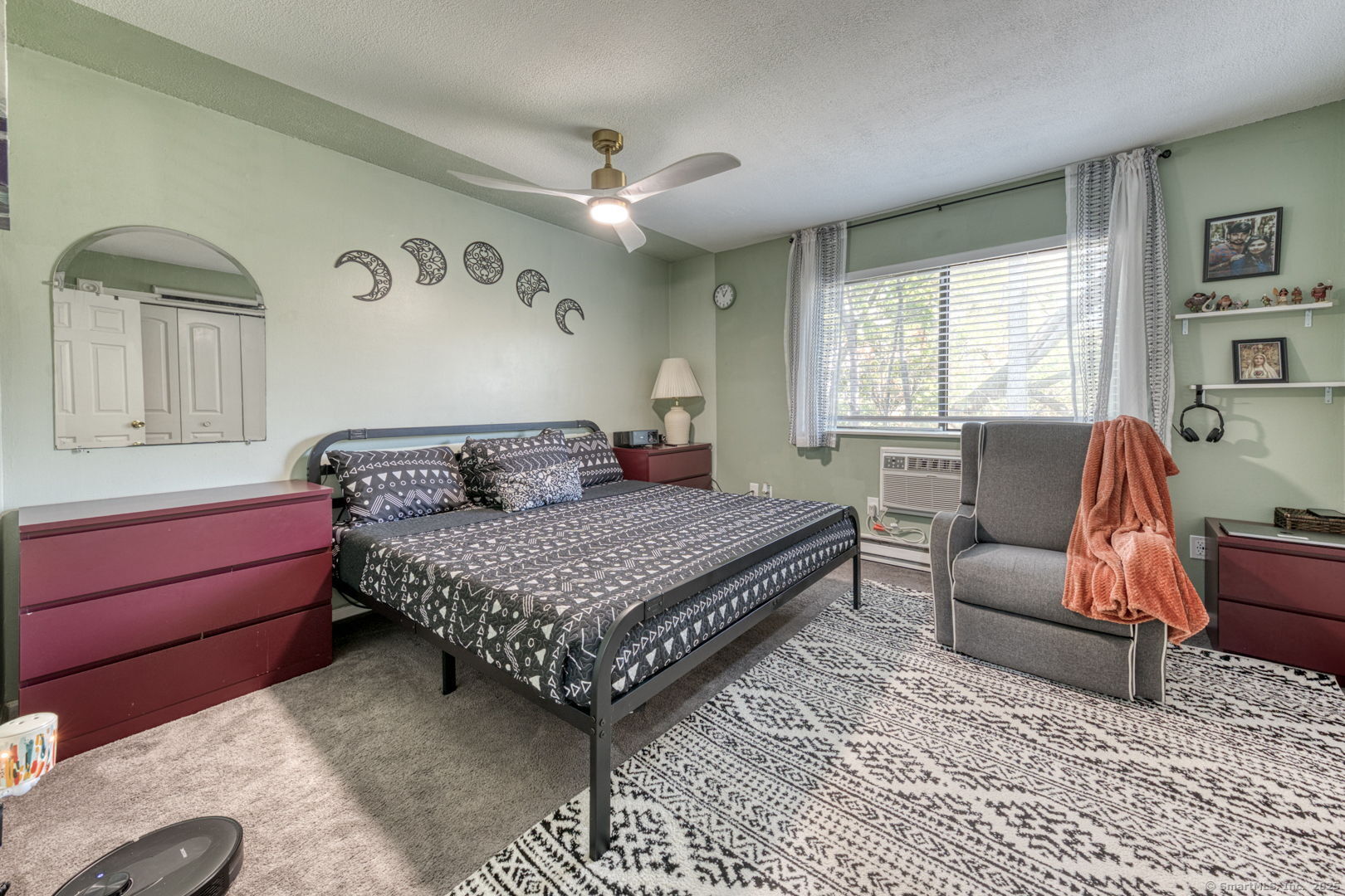 Meriden, Connecticut 06450, United States, 2 Bedrooms Bedrooms, ,2 BathroomsBathrooms,Residential,Active,221496