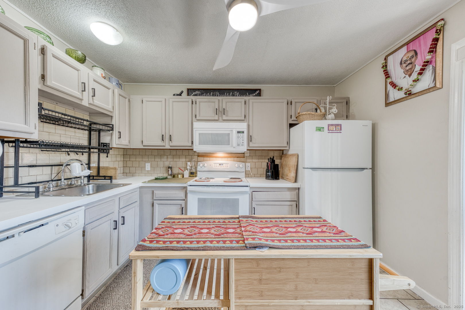 Meriden, Connecticut 06450, United States, 2 Bedrooms Bedrooms, ,2 BathroomsBathrooms,Residential,Active,221496