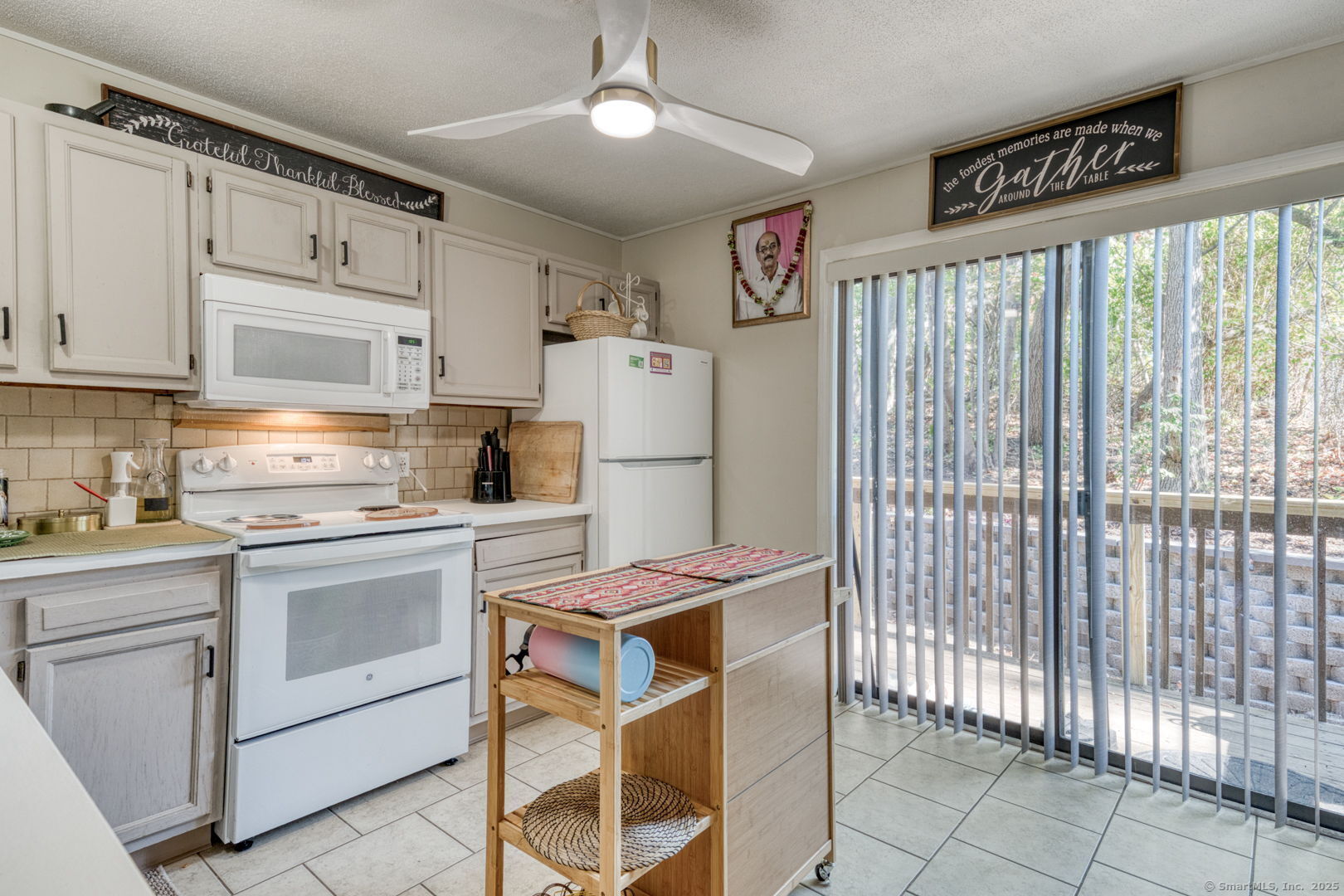 Meriden, Connecticut 06450, United States, 2 Bedrooms Bedrooms, ,2 BathroomsBathrooms,Residential,Active,221496