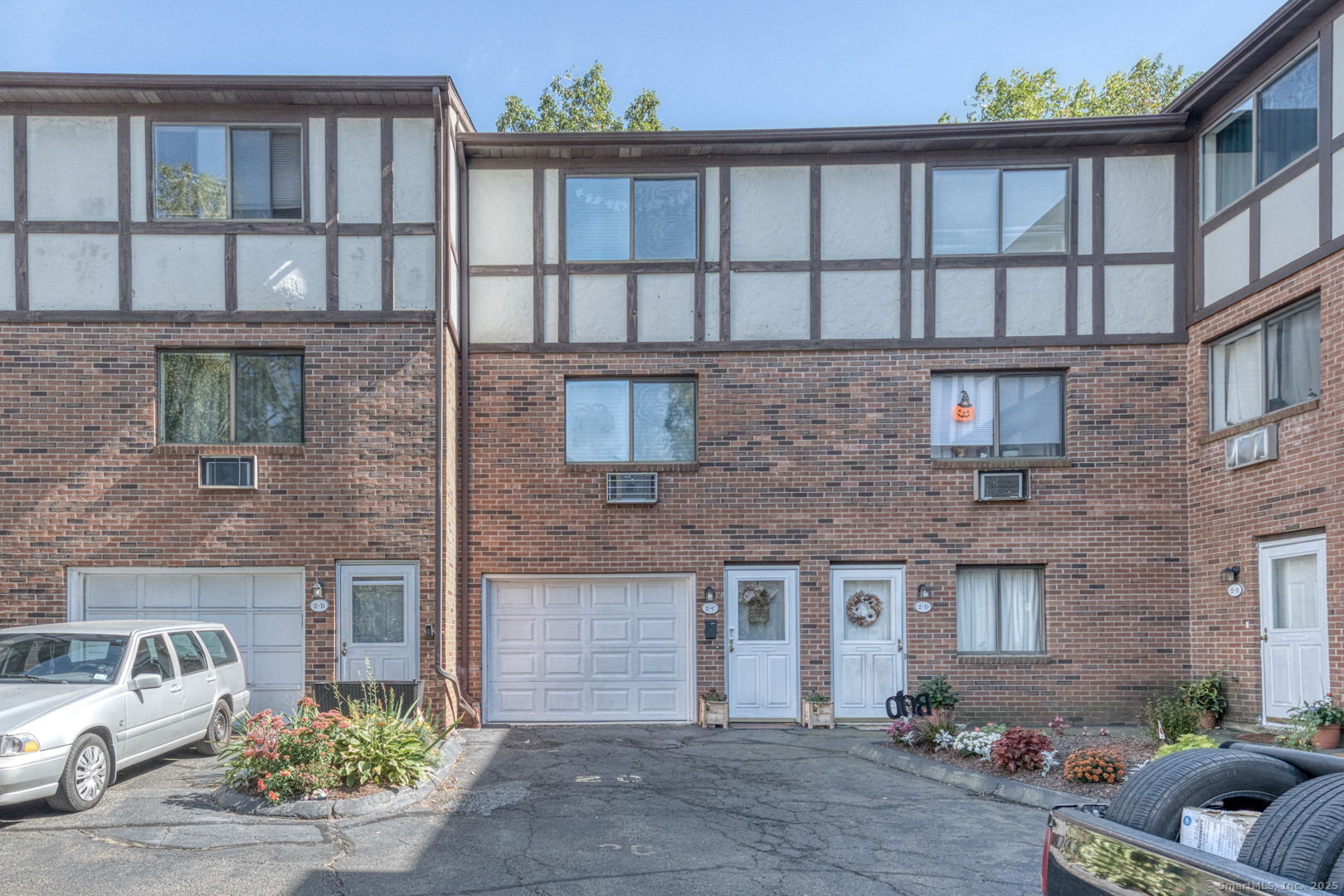 Meriden, Connecticut 06450, United States, 2 Bedrooms Bedrooms, ,2 BathroomsBathrooms,Residential,Active,221496