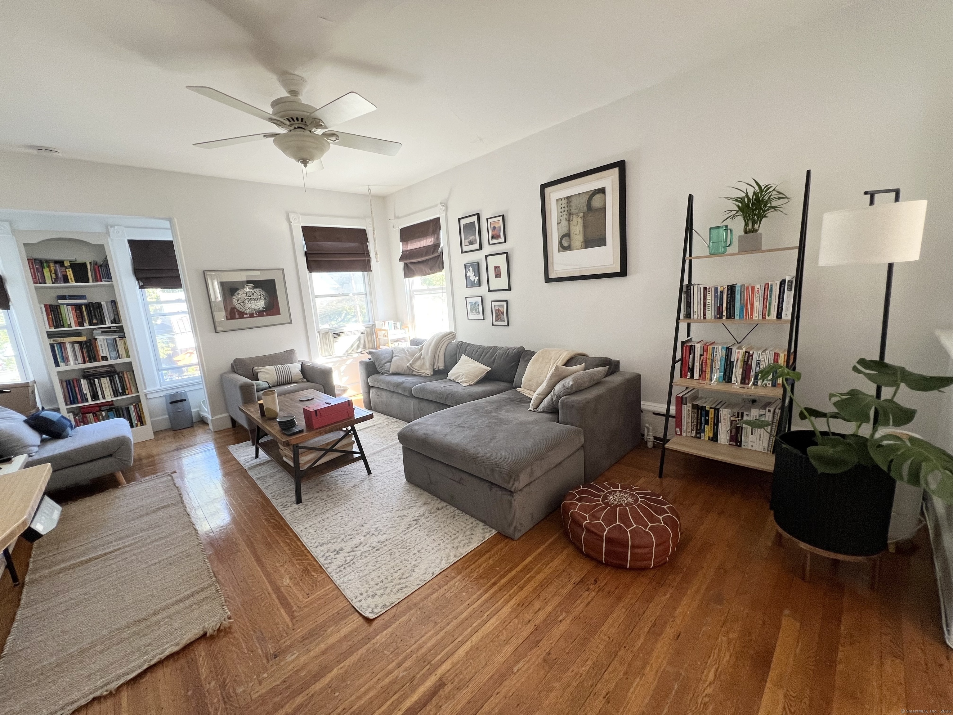 Orange Street 2, New Haven, Connecticut - 1 Bedrooms  
1 Bathrooms  
5 Rooms - 