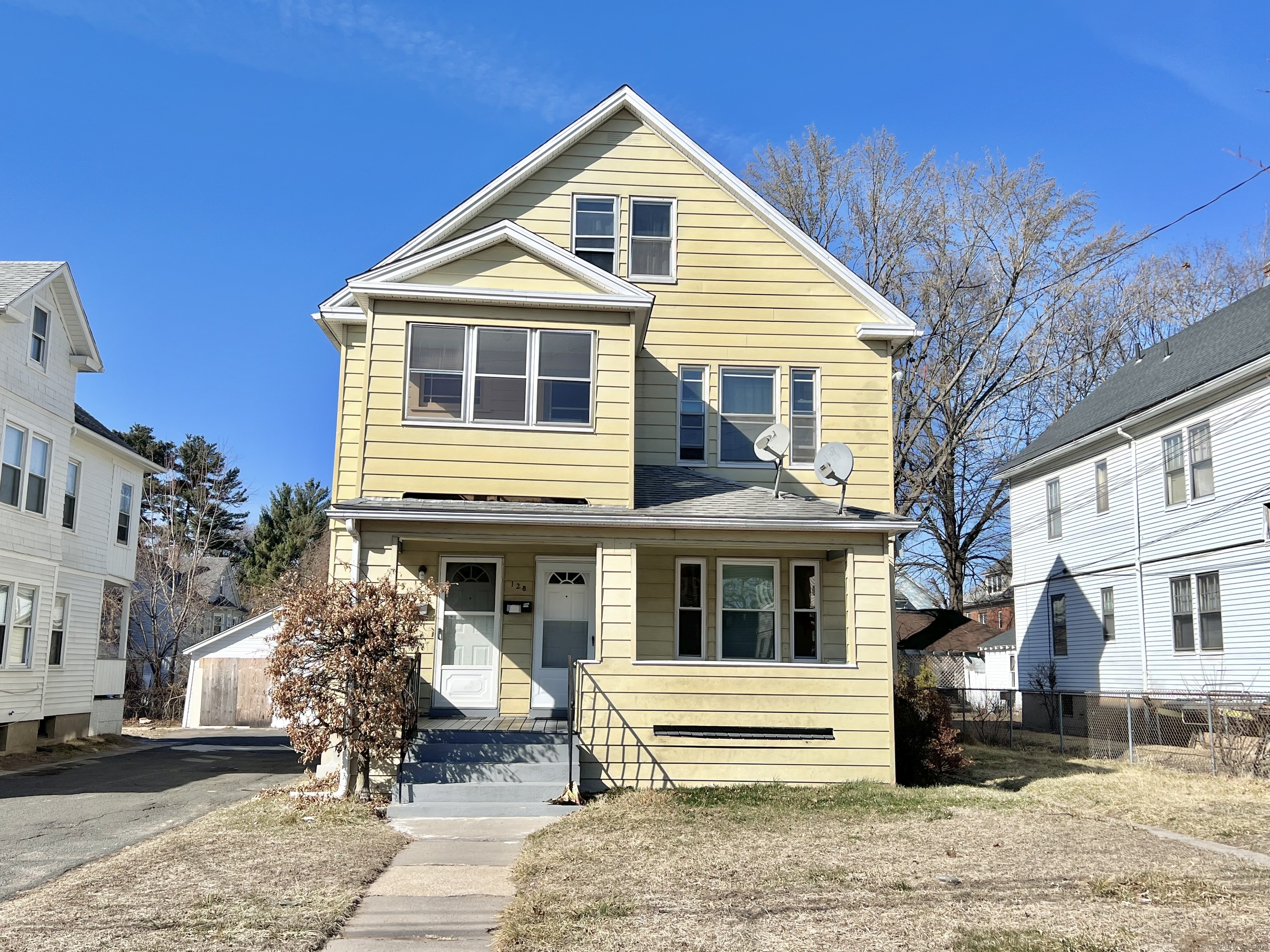 Property for Sale at Branford Street, Hartford, Connecticut - Bedrooms: 8 
Bathrooms: 3 
Rooms: 15  - $445,000
