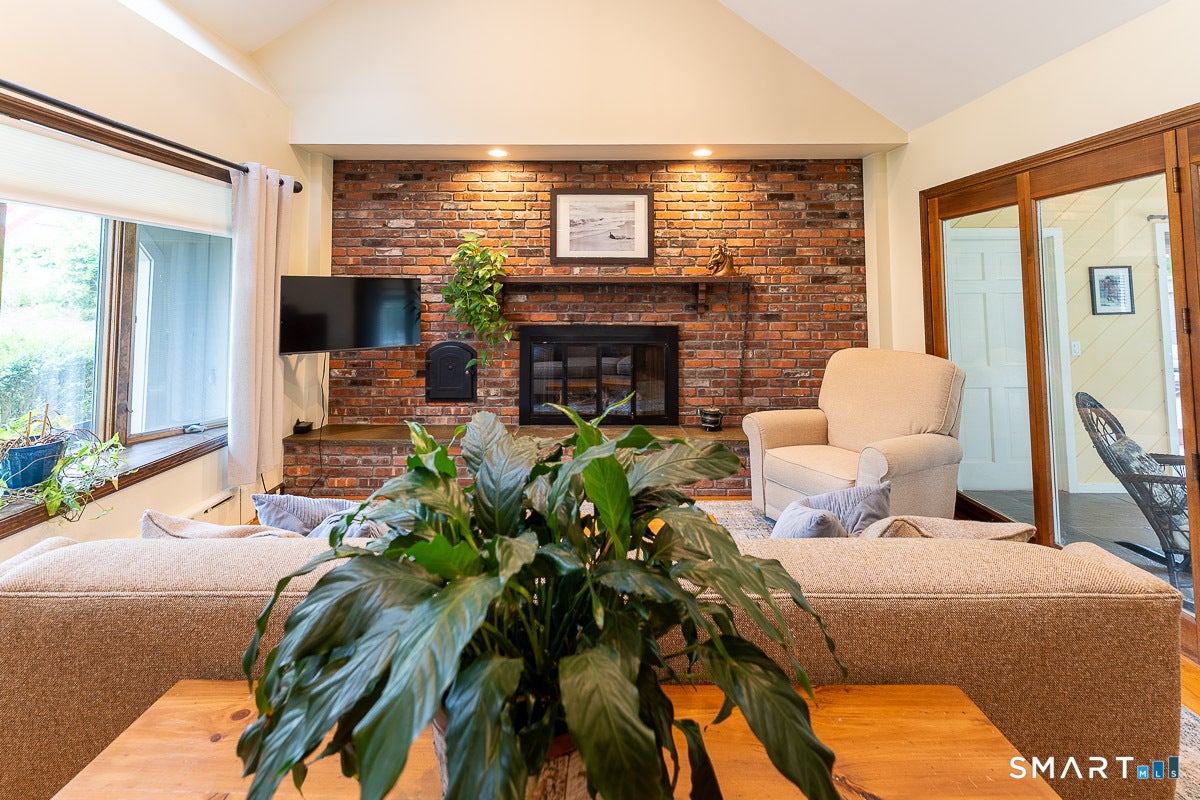 32 Lornadale Drive