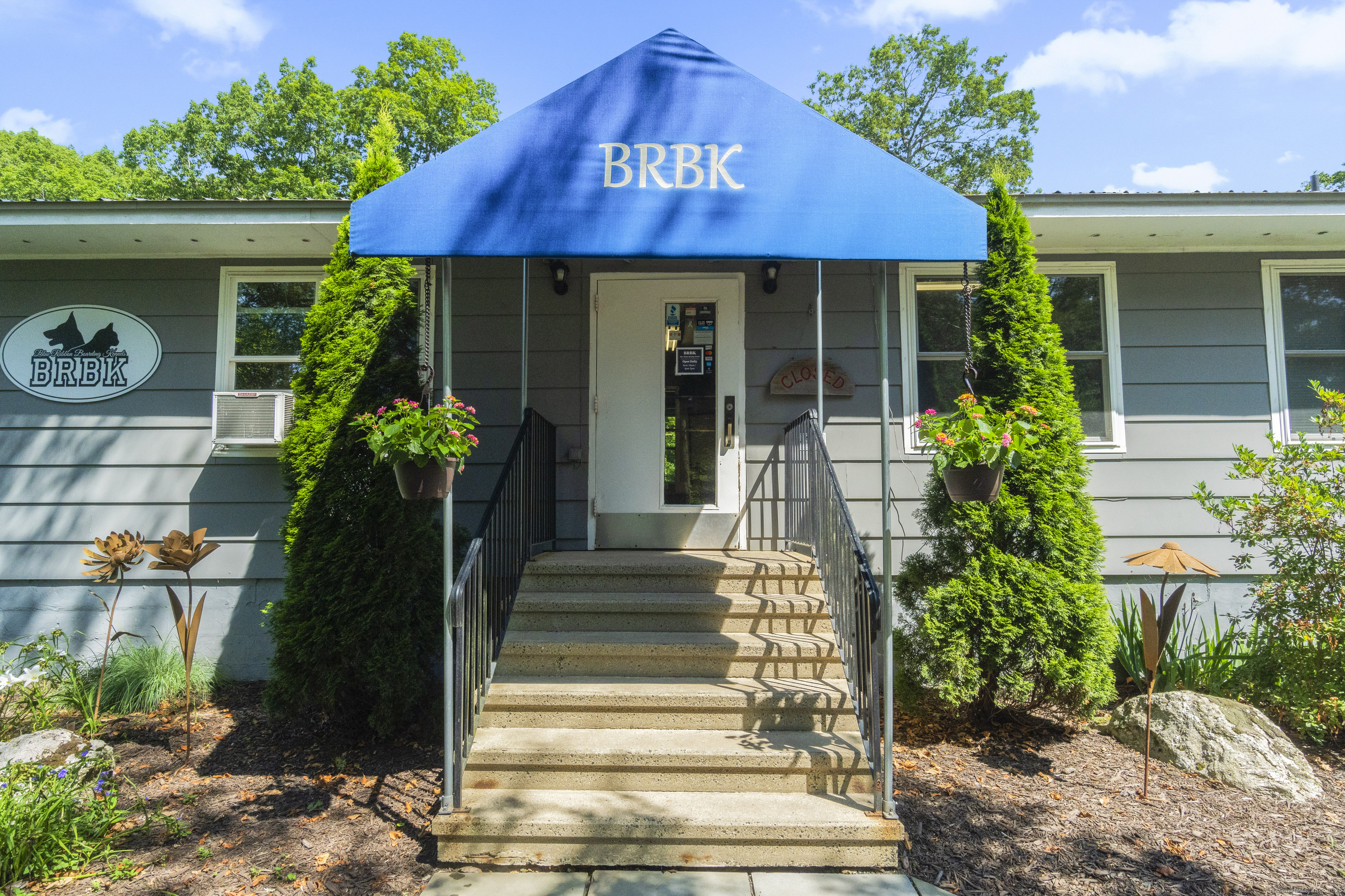 319 Main Street South
