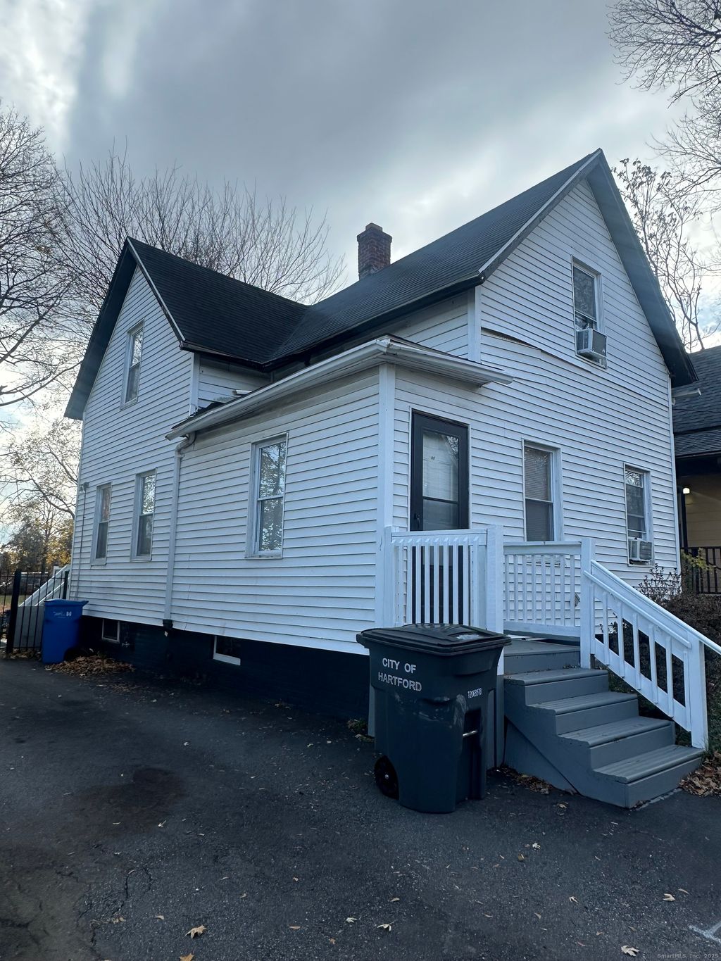 Photo of 35 Loomis Street, Hartford, CT 06120 (MLS # 24141211)