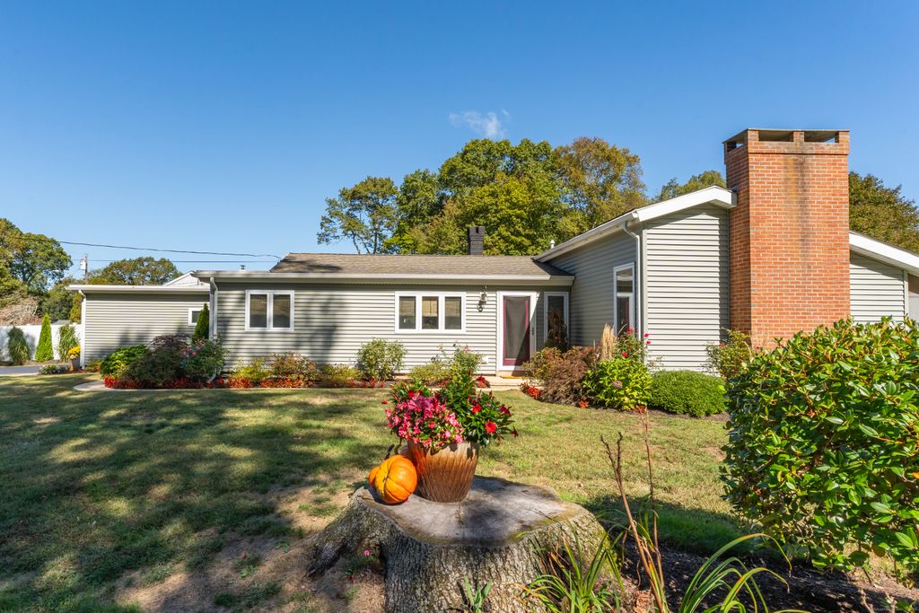 Photo of 88 Eastwood Road, Groton, CT 06340 (MLS # 24132049)