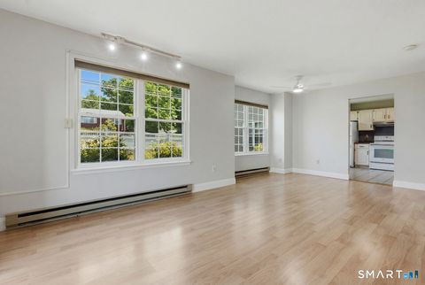 Tiny photo for 10 Taft Point #8, Waterbury, CT 06708 (MLS # 24186402)