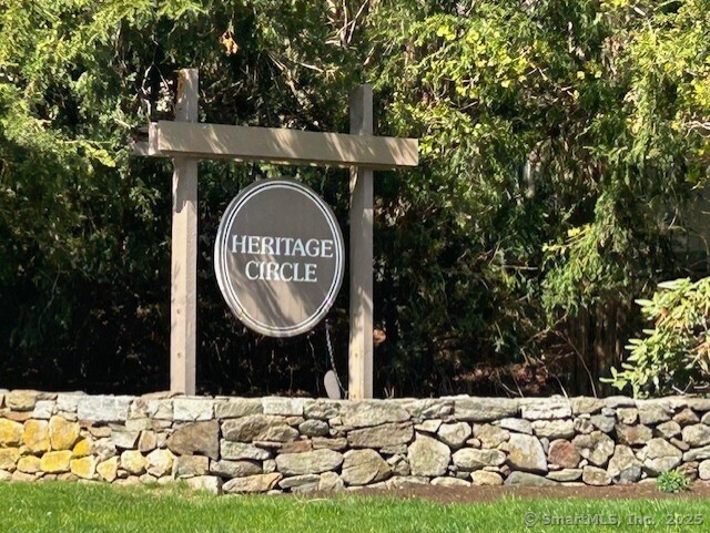 Heritage Circle D, Southbury, Connecticut - 2 Bedrooms  
2 Bathrooms  
4 Rooms - 