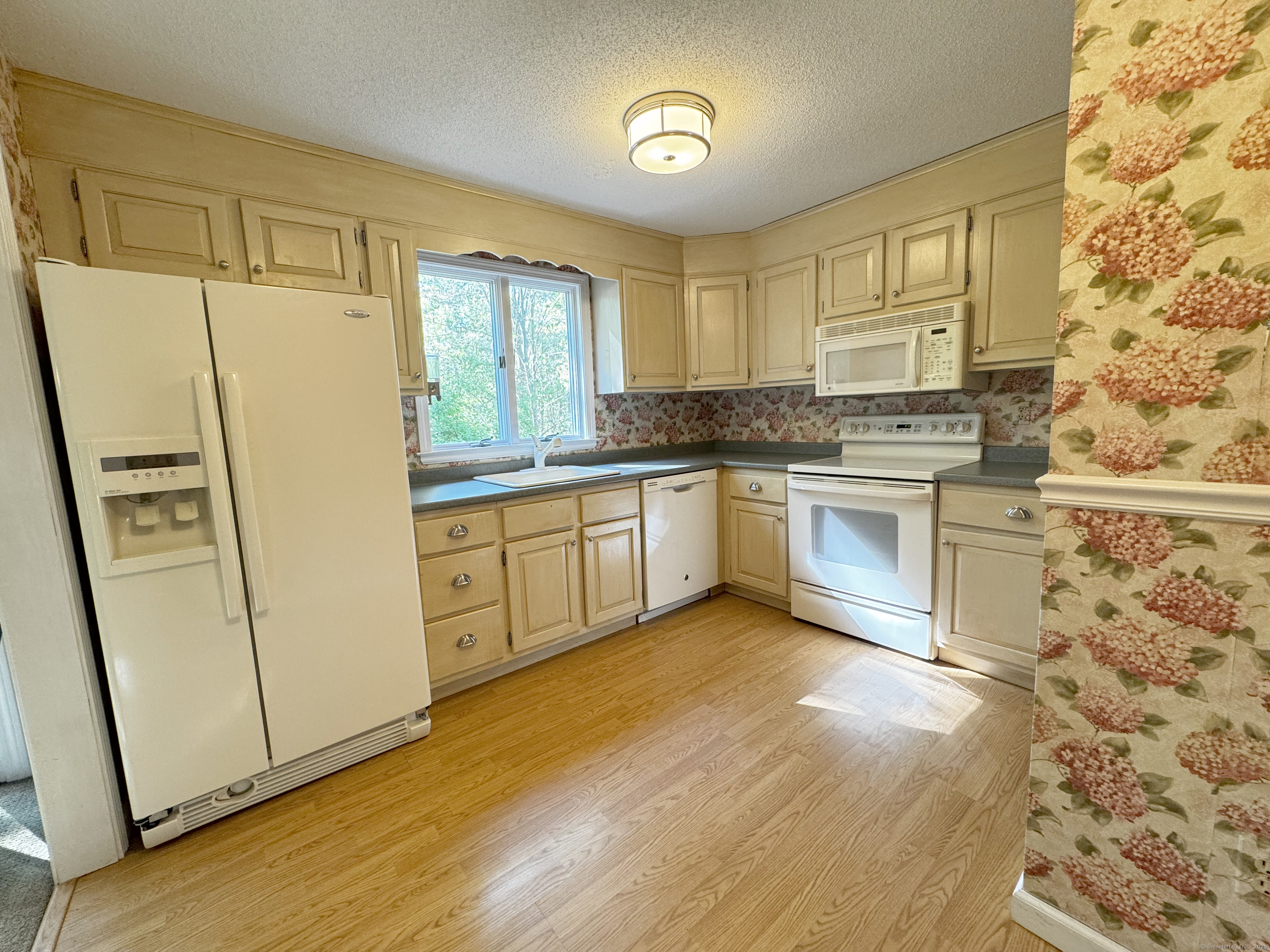 267 Strawberry Circle, Windsor, Connecticut image 8