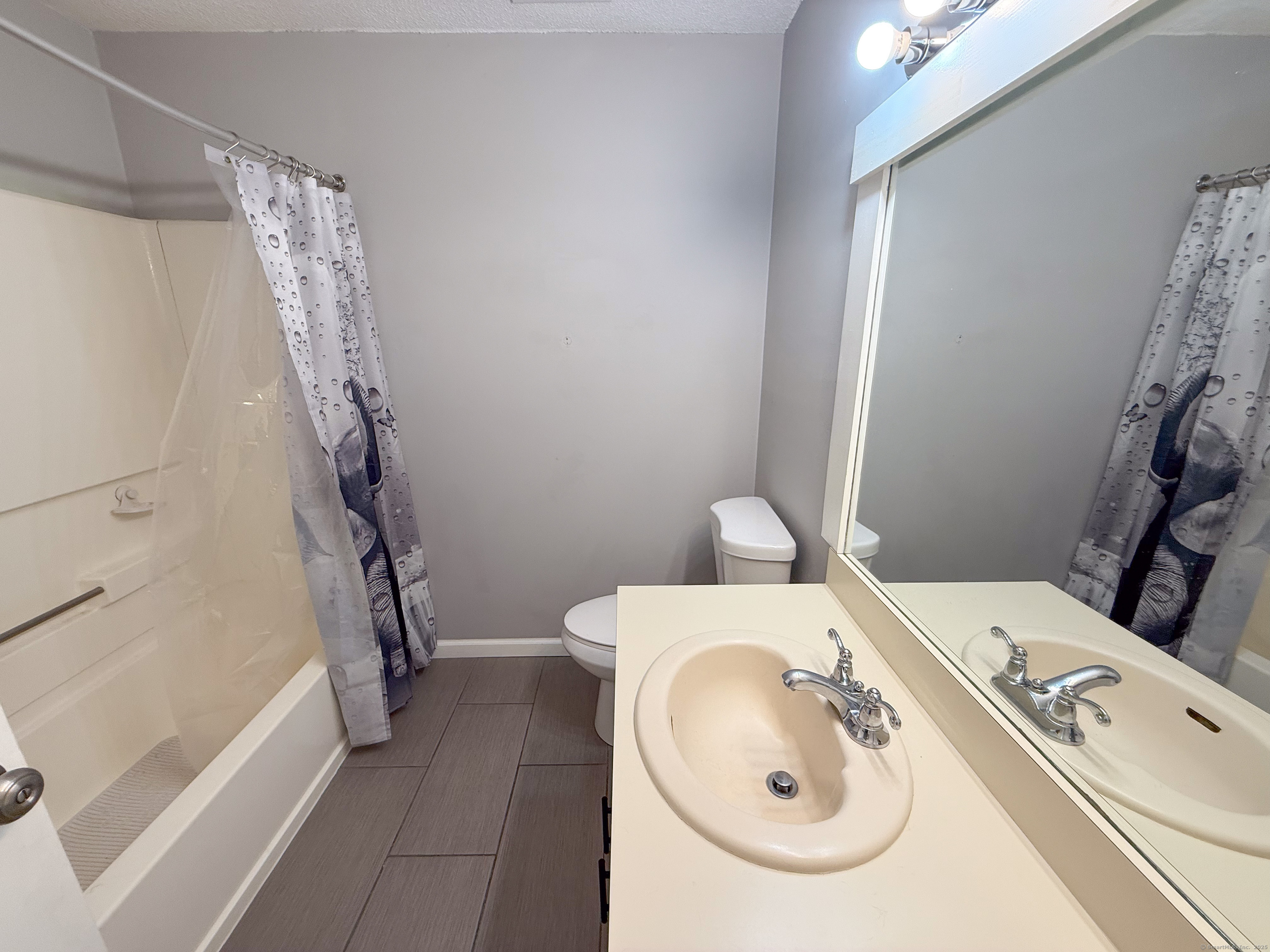 New Britain, Connecticut 06053, United States, 2 Bedrooms Bedrooms, ,2 BathroomsBathrooms,Residential,Pending,88398