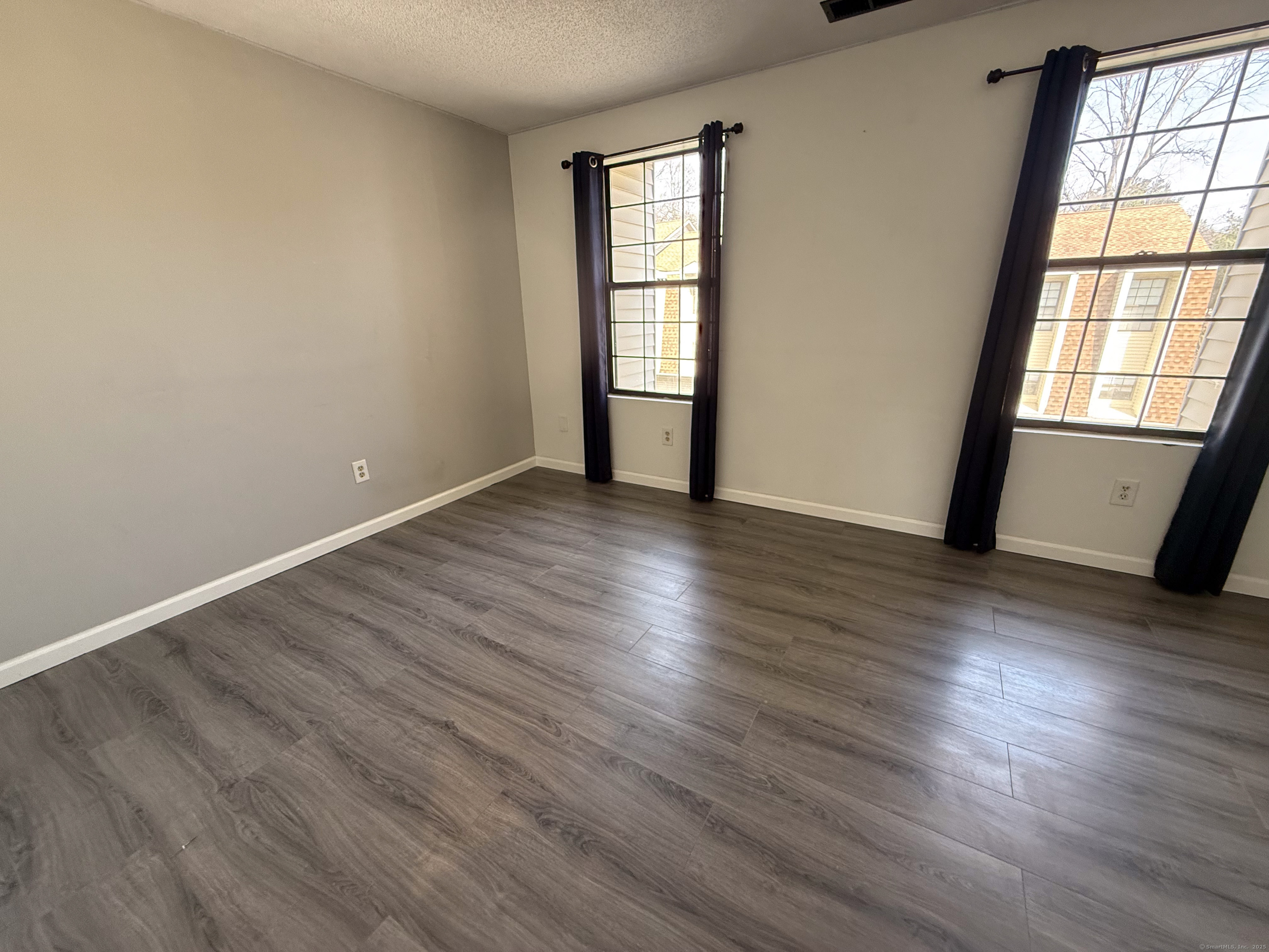 New Britain, Connecticut 06053, United States, 2 Bedrooms Bedrooms, ,2 BathroomsBathrooms,Residential,Pending,88398