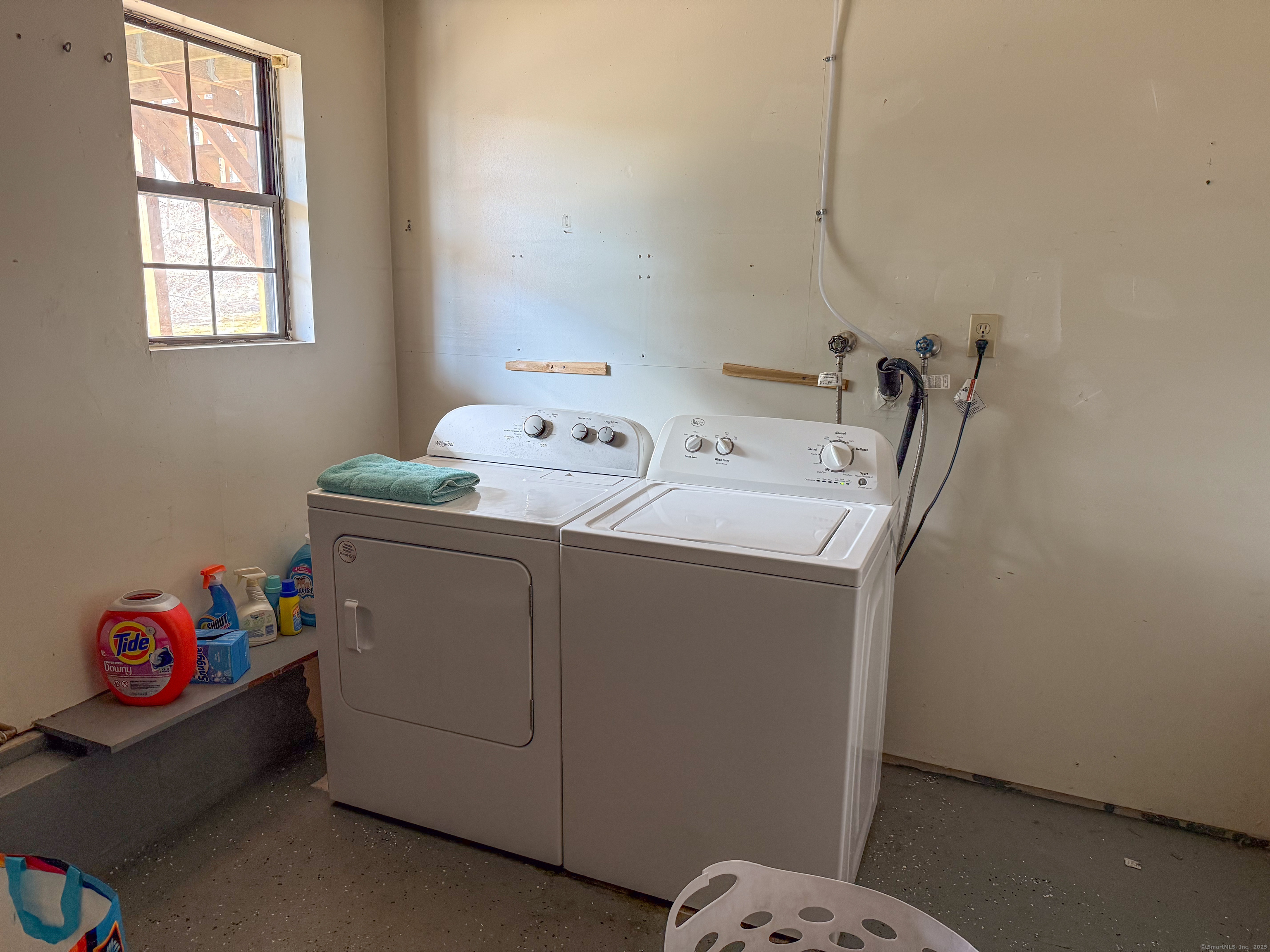 New Britain, Connecticut 06053, United States, 2 Bedrooms Bedrooms, ,2 BathroomsBathrooms,Residential,Pending,88398