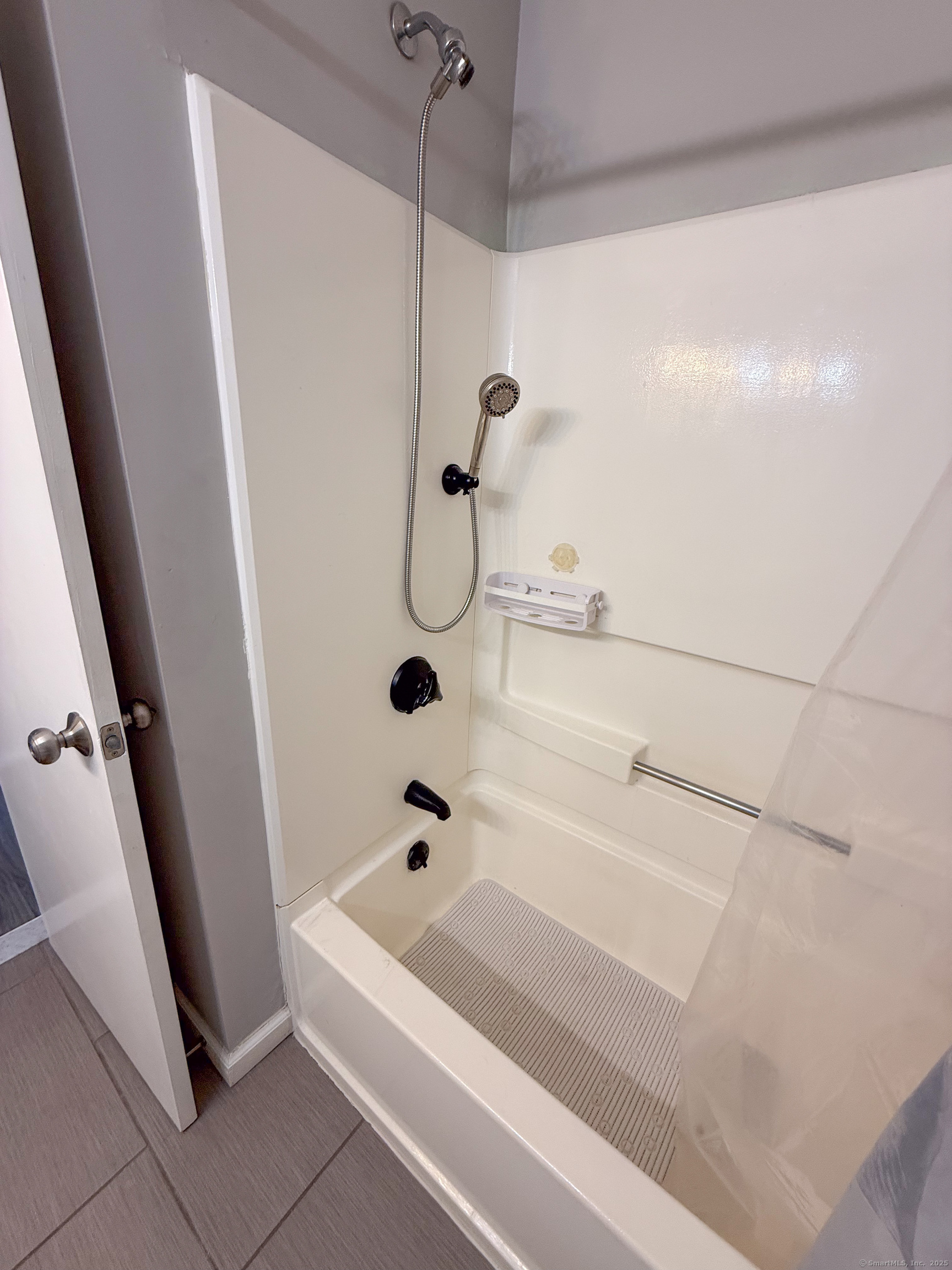 New Britain, Connecticut 06053, United States, 2 Bedrooms Bedrooms, ,2 BathroomsBathrooms,Residential,Pending,88398