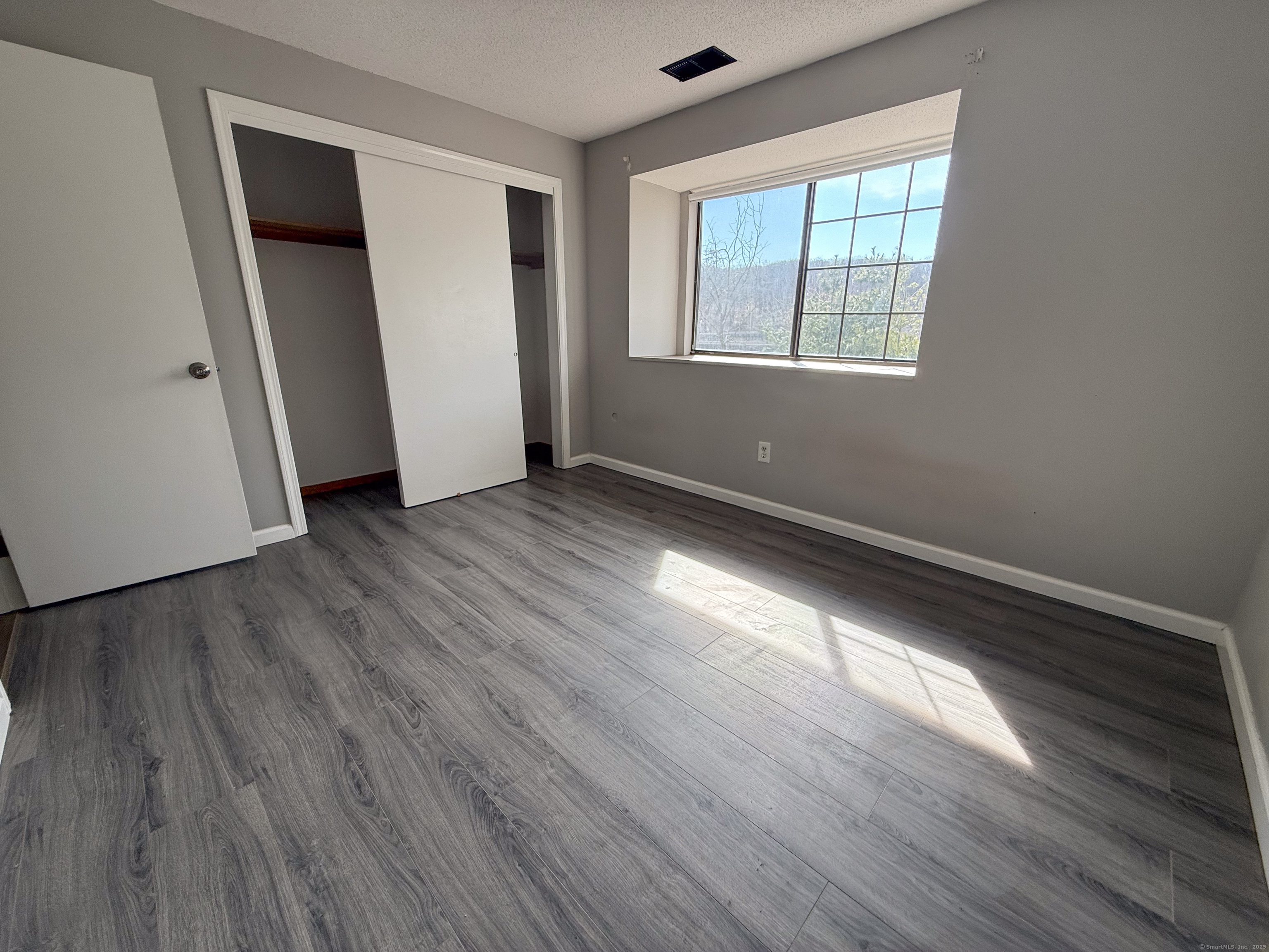 New Britain, Connecticut 06053, United States, 2 Bedrooms Bedrooms, ,2 BathroomsBathrooms,Residential,Pending,88398