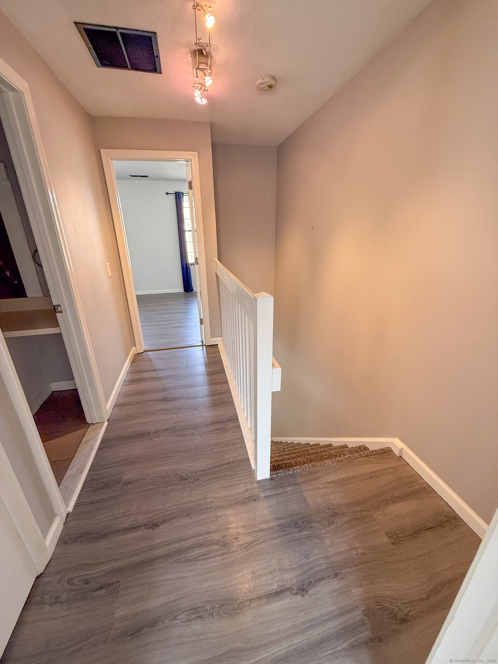 New Britain, Connecticut 06053, United States, 2 Bedrooms Bedrooms, ,2 BathroomsBathrooms,Residential,Pending,88398