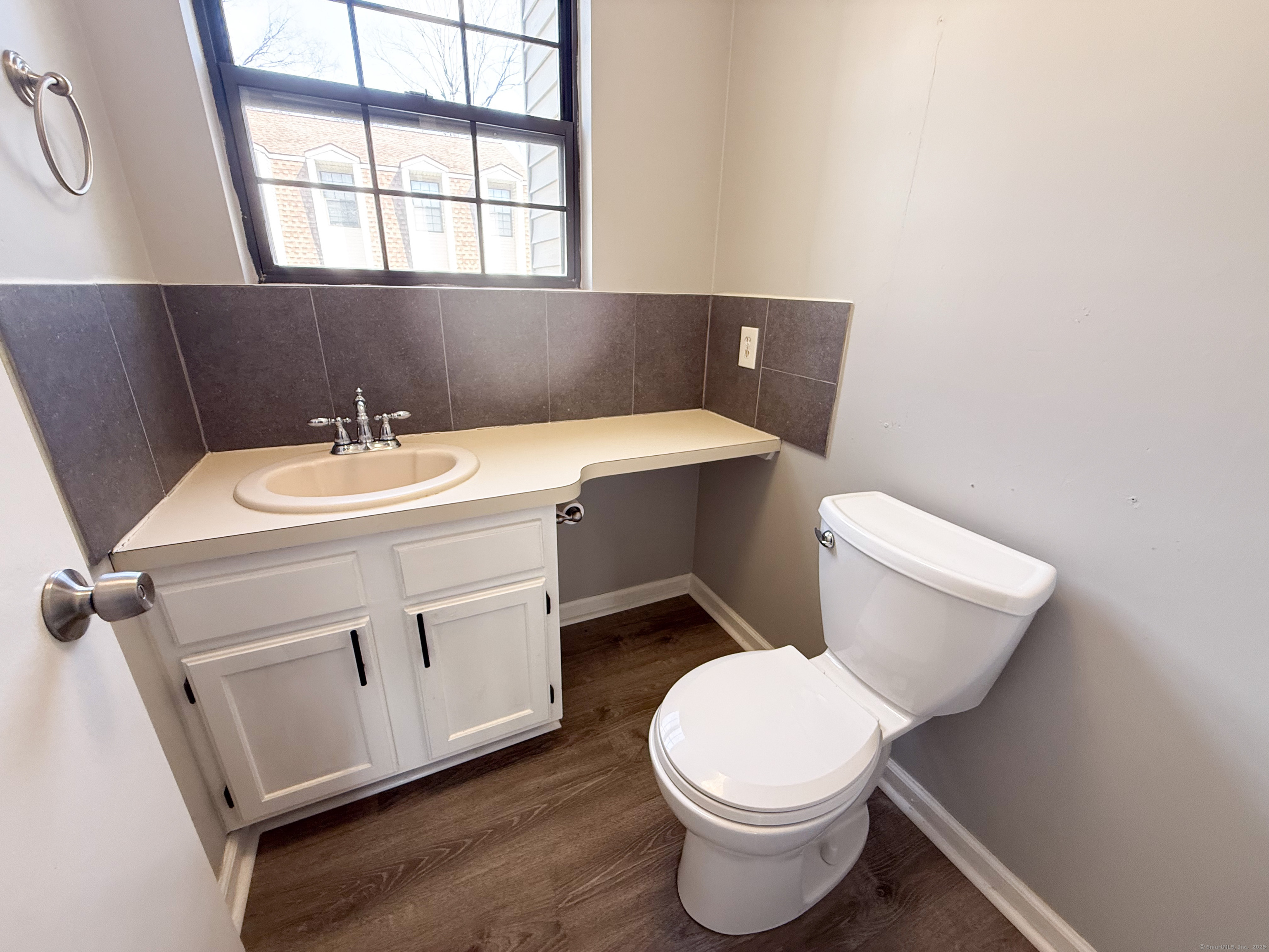 New Britain, Connecticut 06053, United States, 2 Bedrooms Bedrooms, ,2 BathroomsBathrooms,Residential,Pending,88398