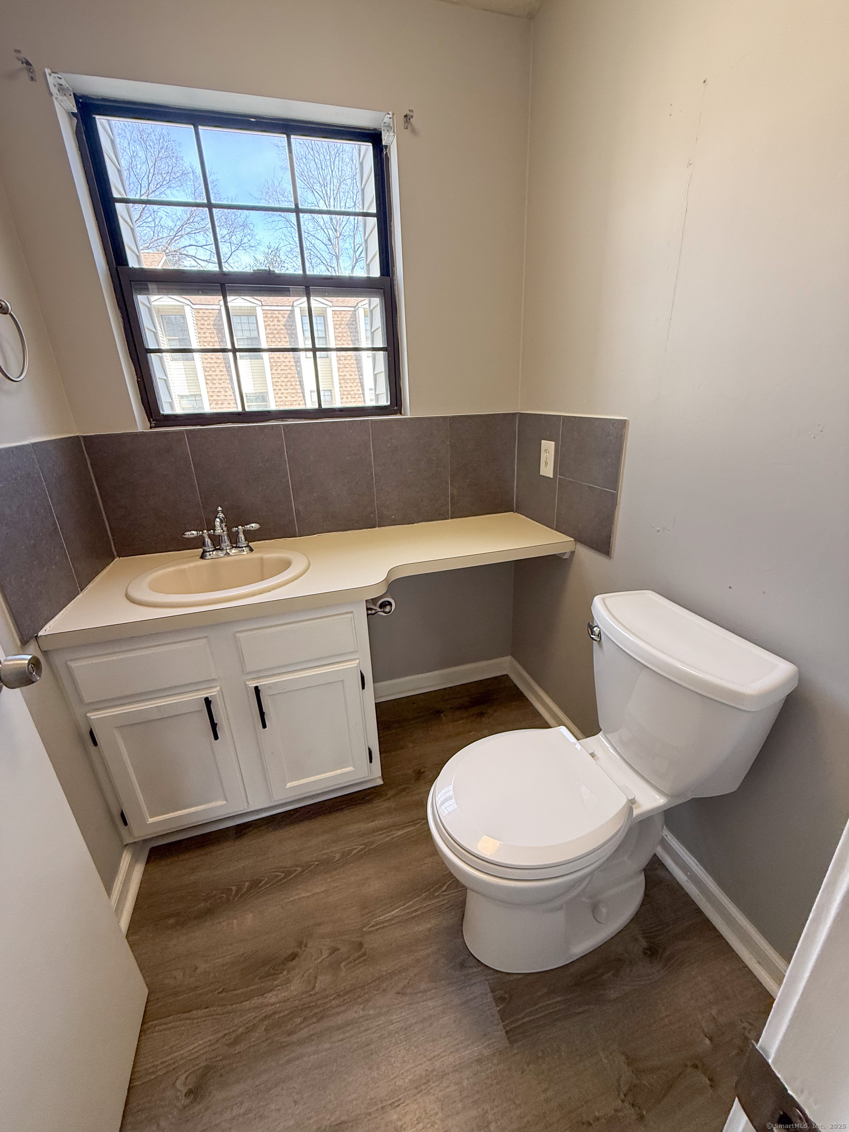 New Britain, Connecticut 06053, United States, 2 Bedrooms Bedrooms, ,2 BathroomsBathrooms,Residential,Pending,88398