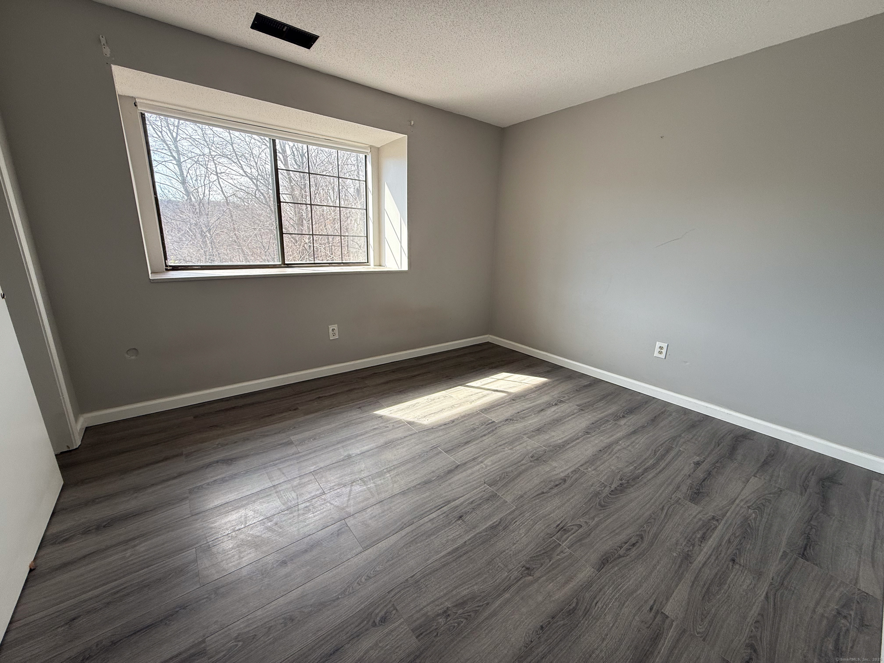 New Britain, Connecticut 06053, United States, 2 Bedrooms Bedrooms, ,2 BathroomsBathrooms,Residential,Pending,88398