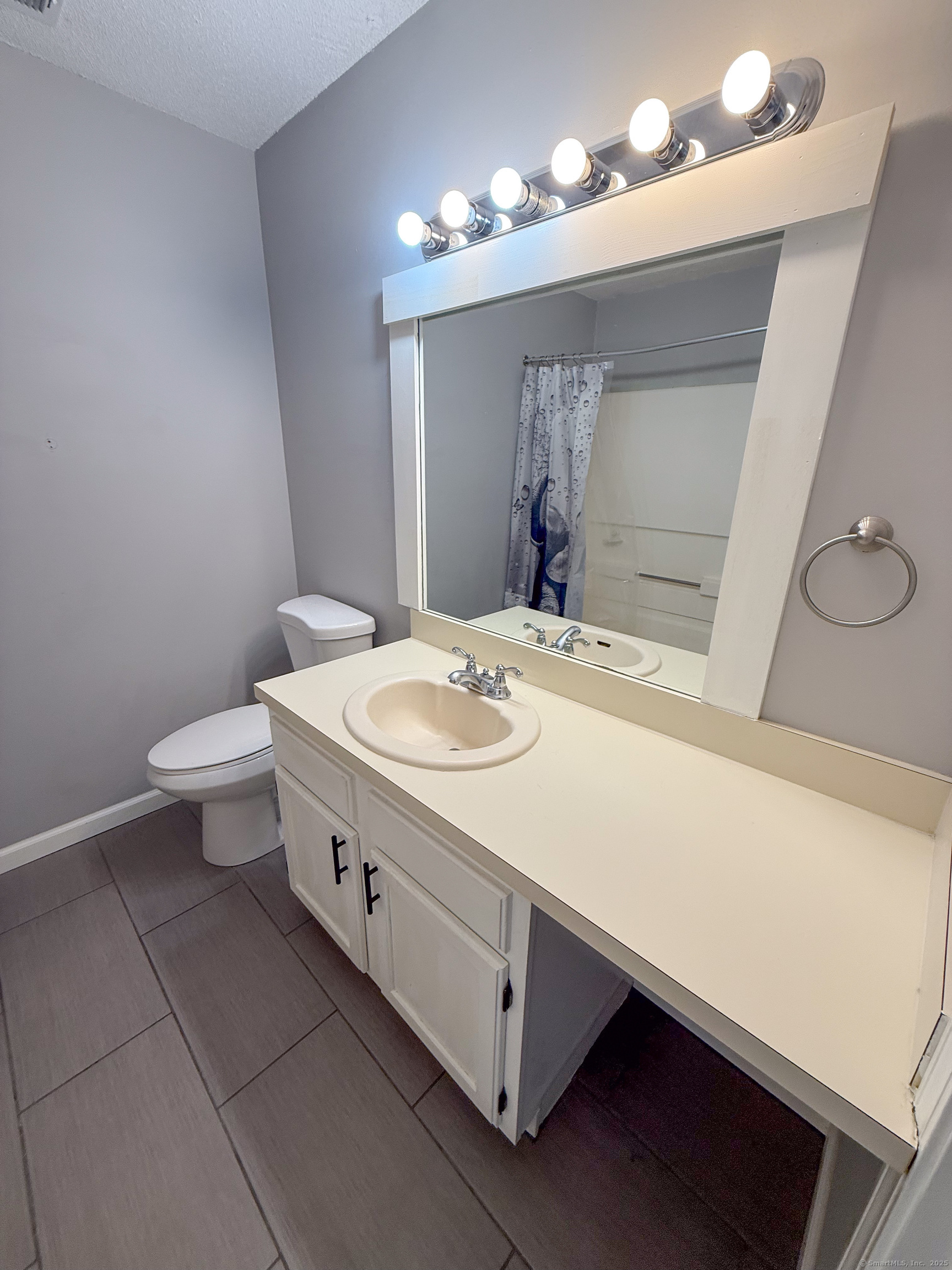 New Britain, Connecticut 06053, United States, 2 Bedrooms Bedrooms, ,2 BathroomsBathrooms,Residential,Pending,88398