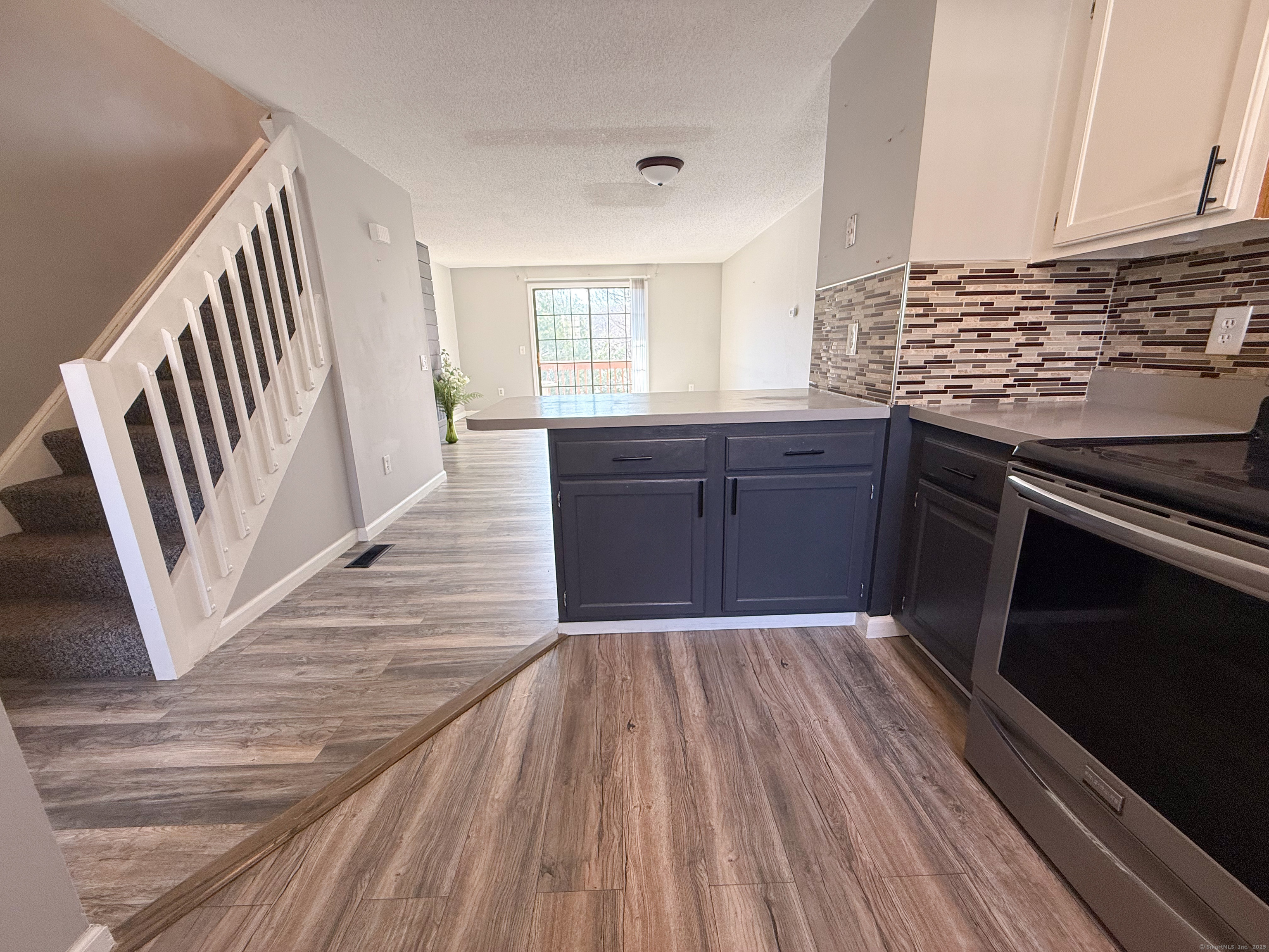 New Britain, Connecticut 06053, United States, 2 Bedrooms Bedrooms, ,2 BathroomsBathrooms,Residential,Pending,88398